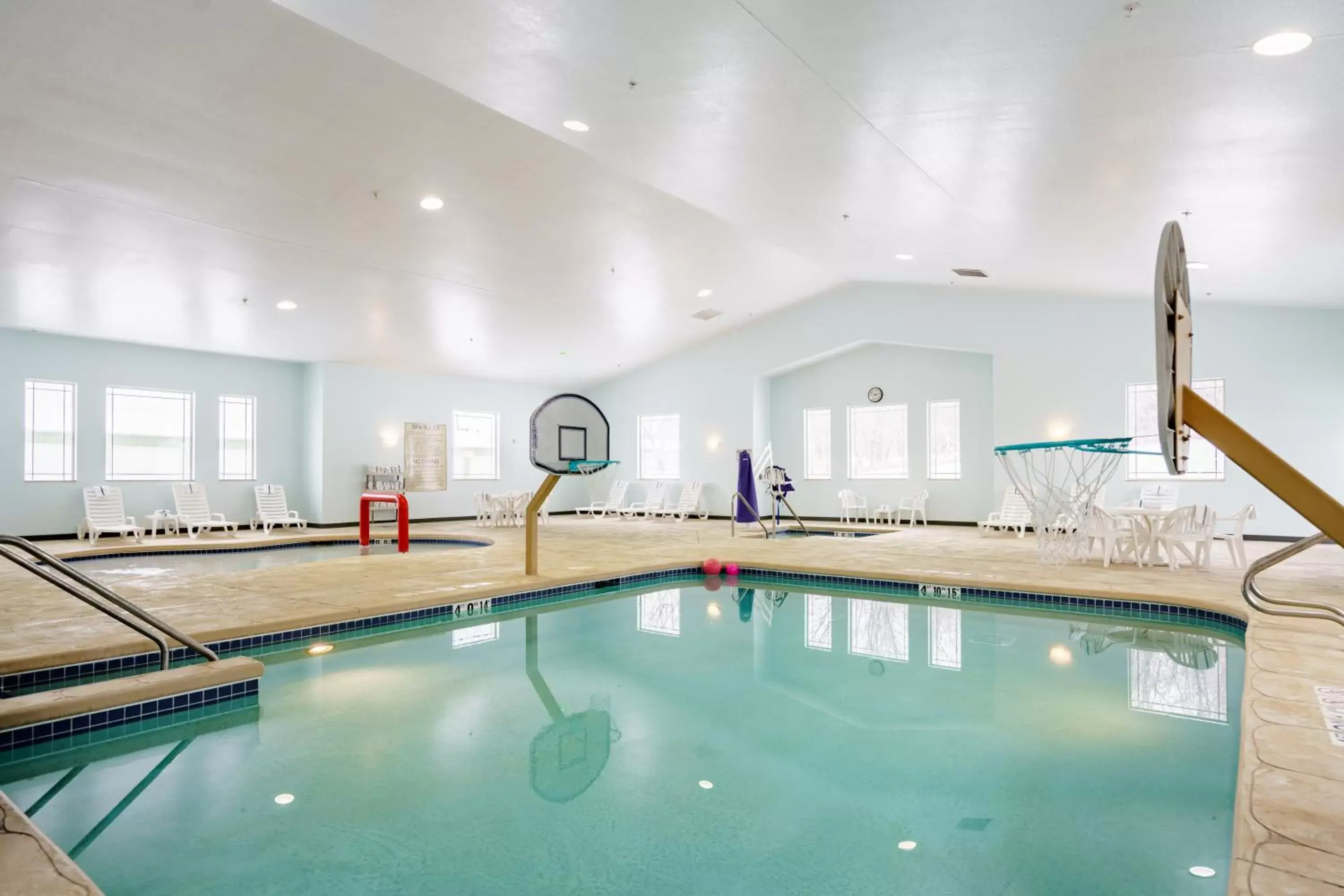 Swimming Pool in Cobblestone Suites - Ripon