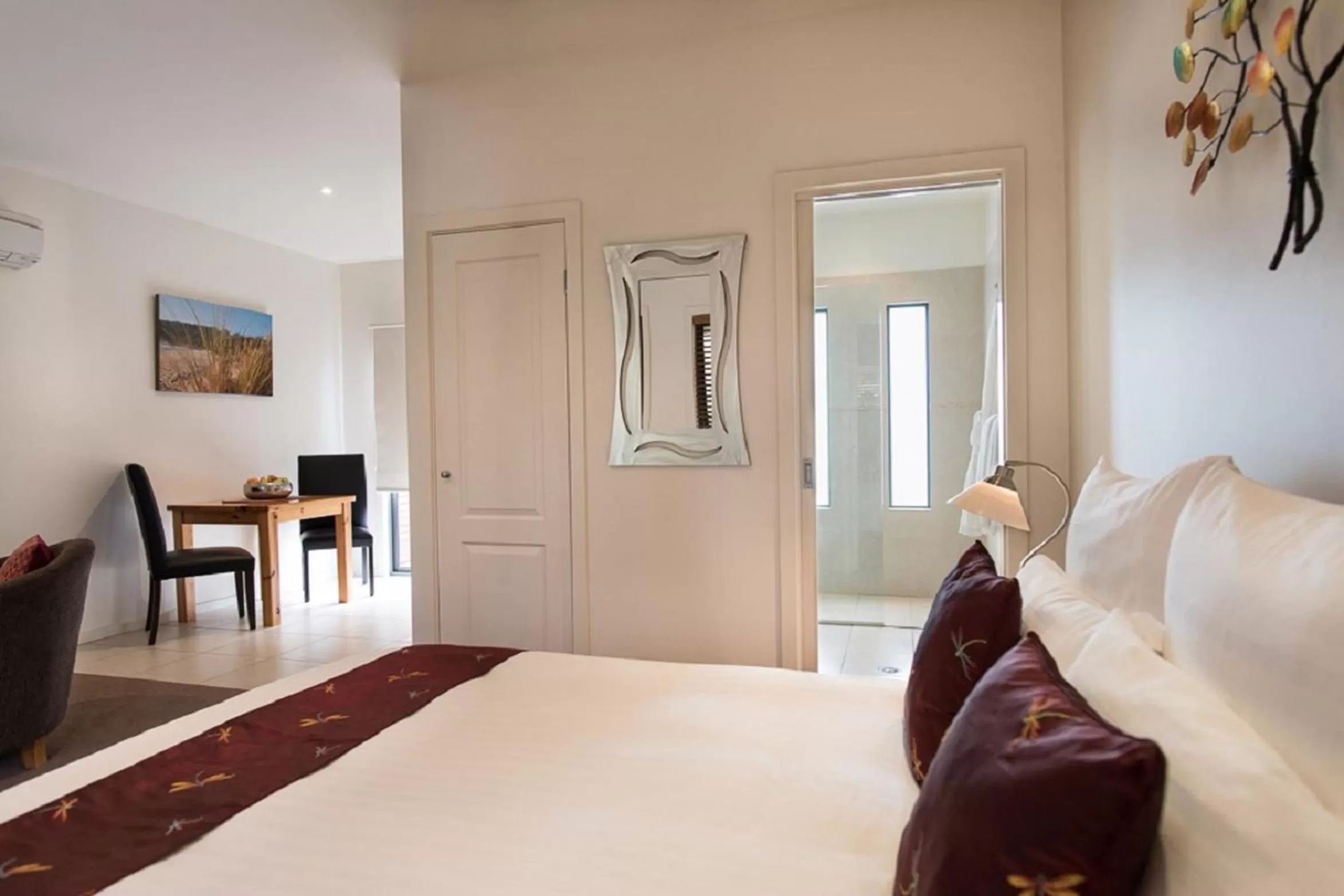 Bed in Balconies Dolphincove