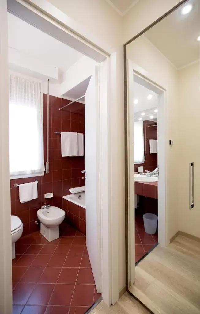 Bathroom in Hotel Brescia