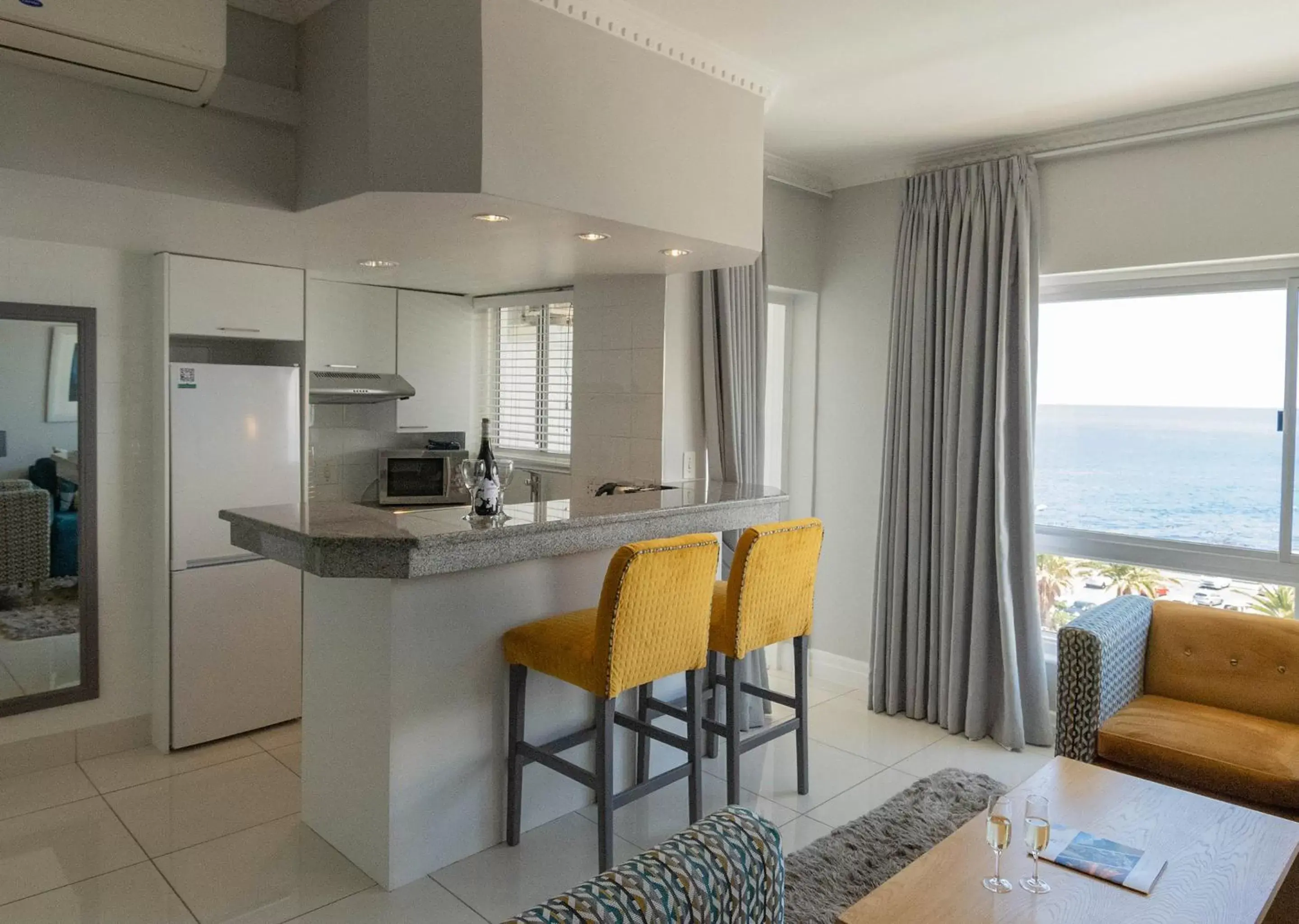 Natural landscape, Kitchen/Kitchenette in Peninsula All Suite Hotel by Dream Resorts