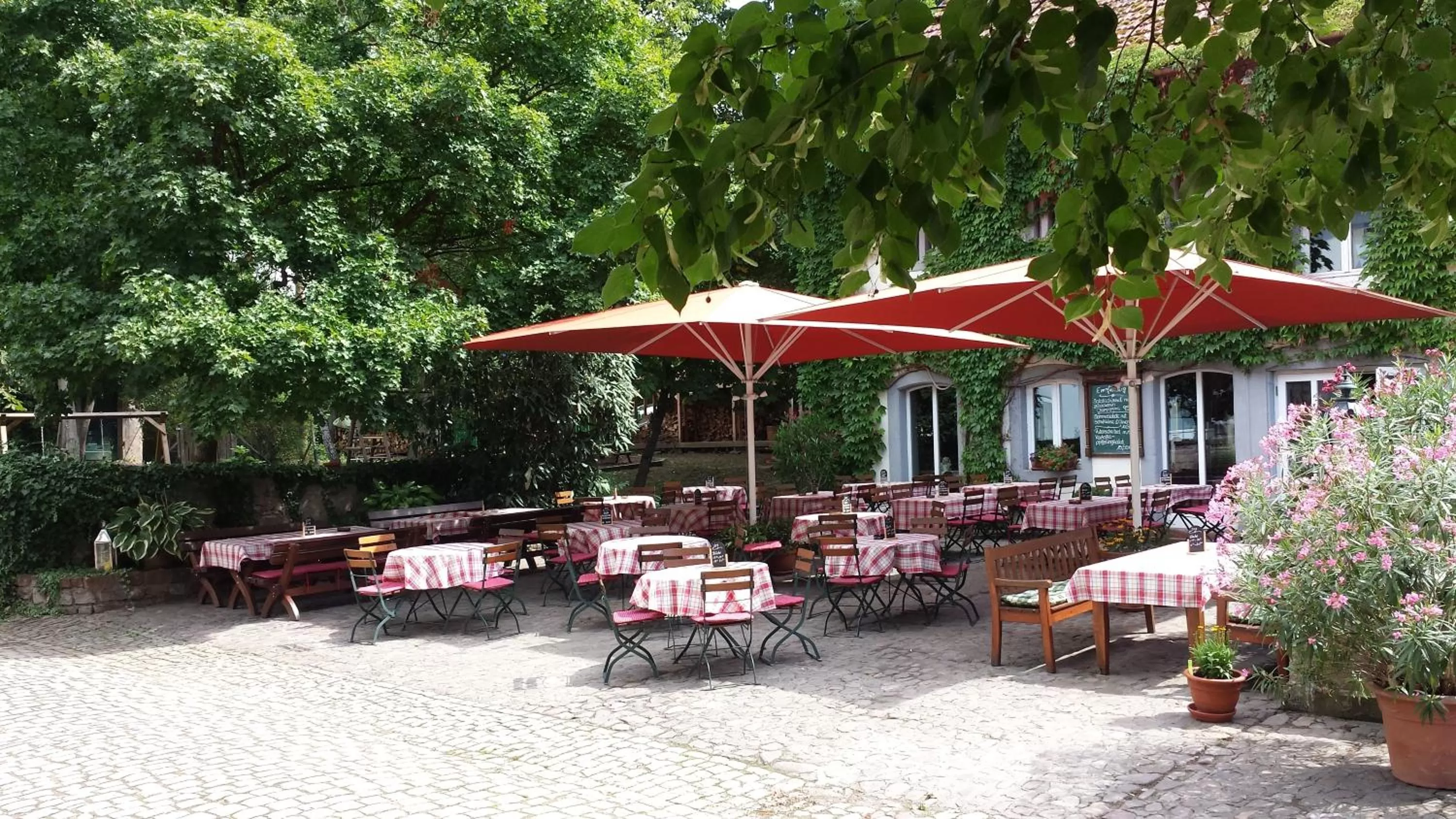 Patio, Restaurant/Places to Eat in Hotel Villa Keller