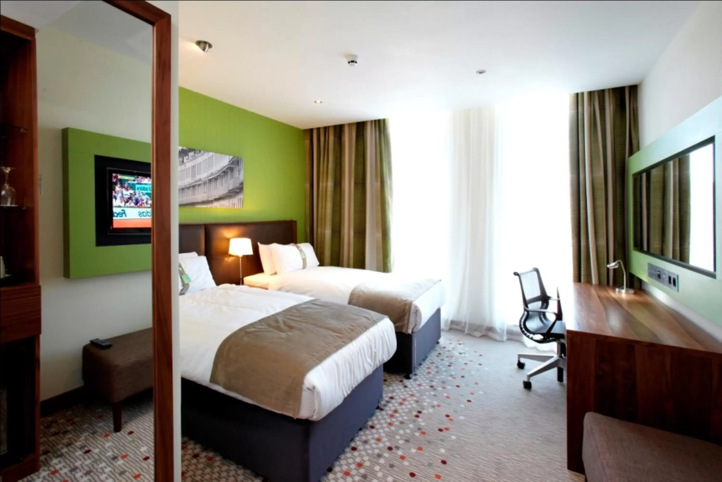 Bedroom, Bed in Holiday Inn Bristol City Centre, an IHG Hotel
