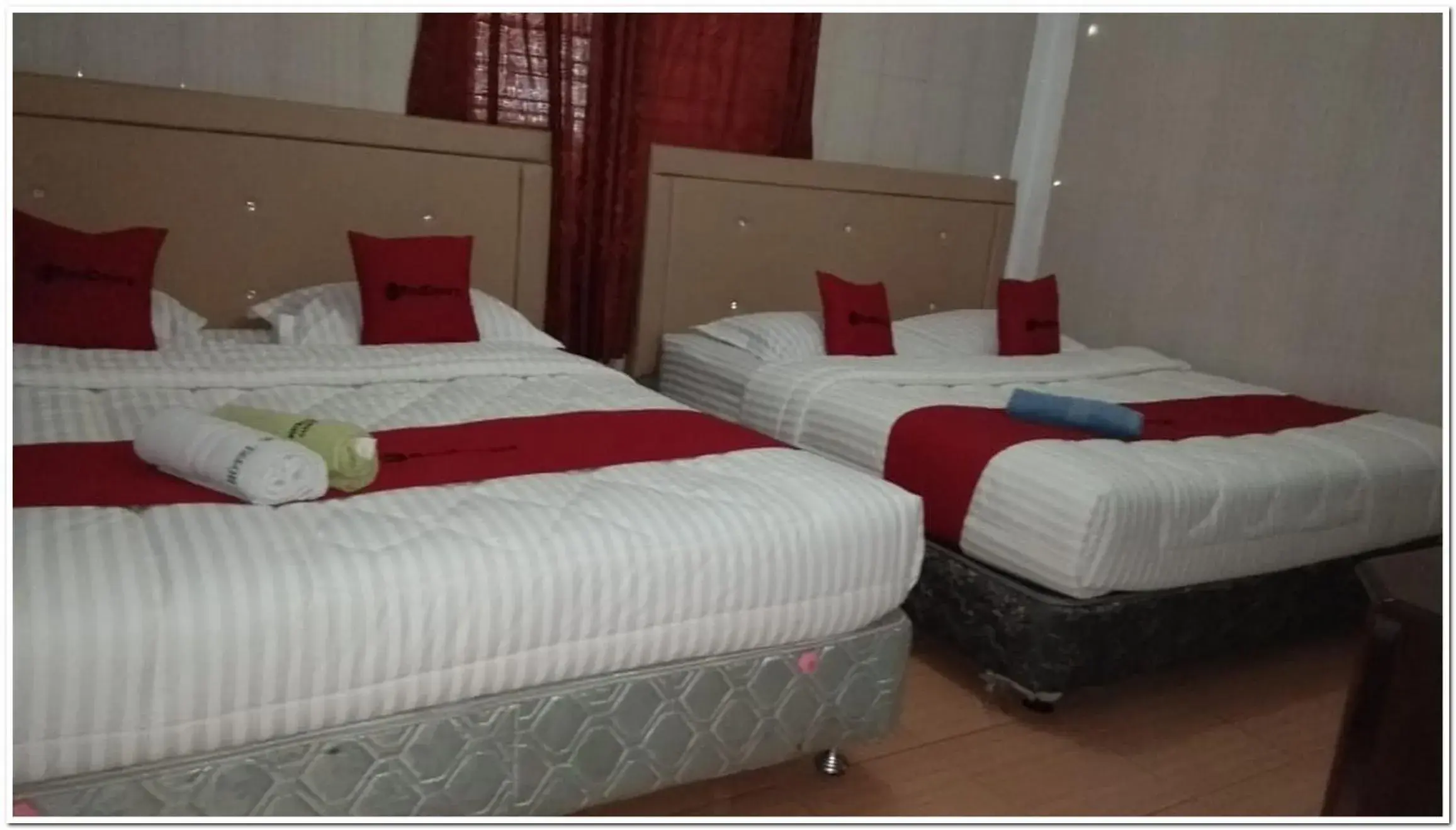 Bedroom, Bed in RedDoorz @ Parapat