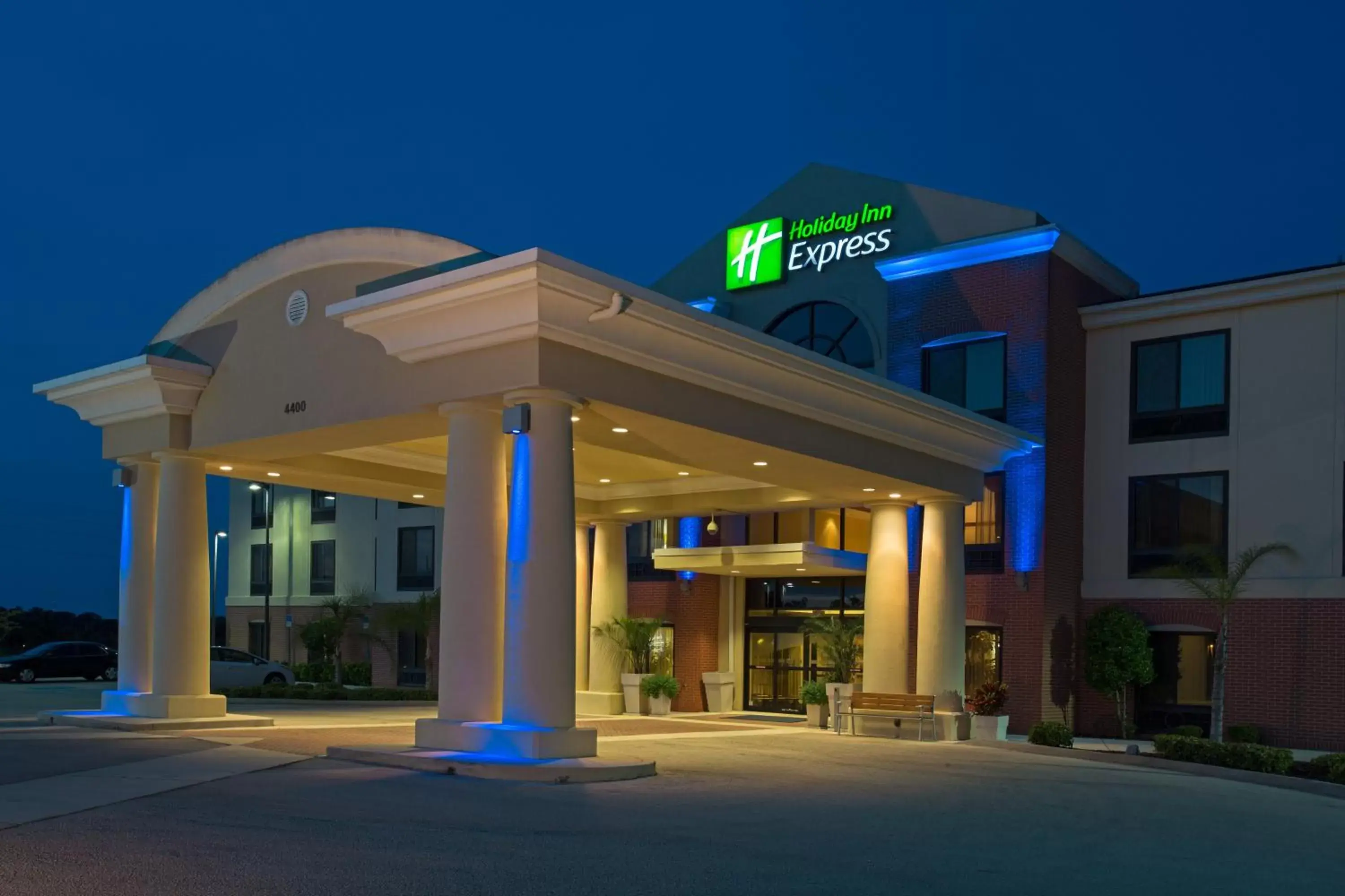 Property building in Holiday Inn Express & Suites Sebring, an IHG Hotel