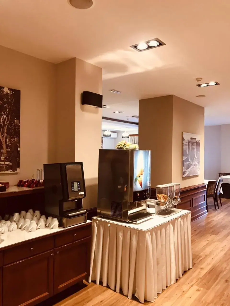 Restaurant/places to eat in Hotel Bristol Restaurant/places to eat in Hotel Bristol