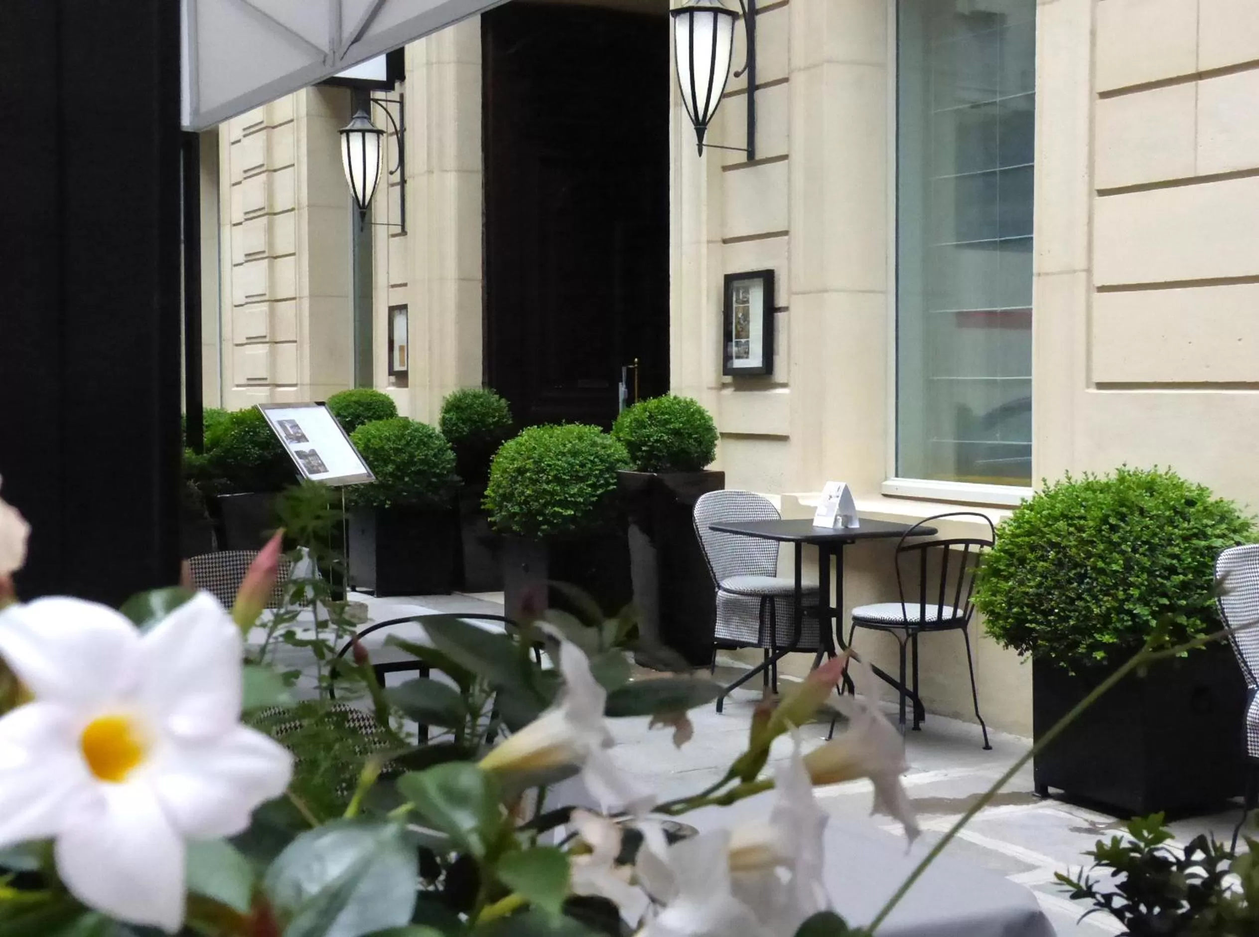 Lounge or bar in Sofitel Paris Le Faubourg