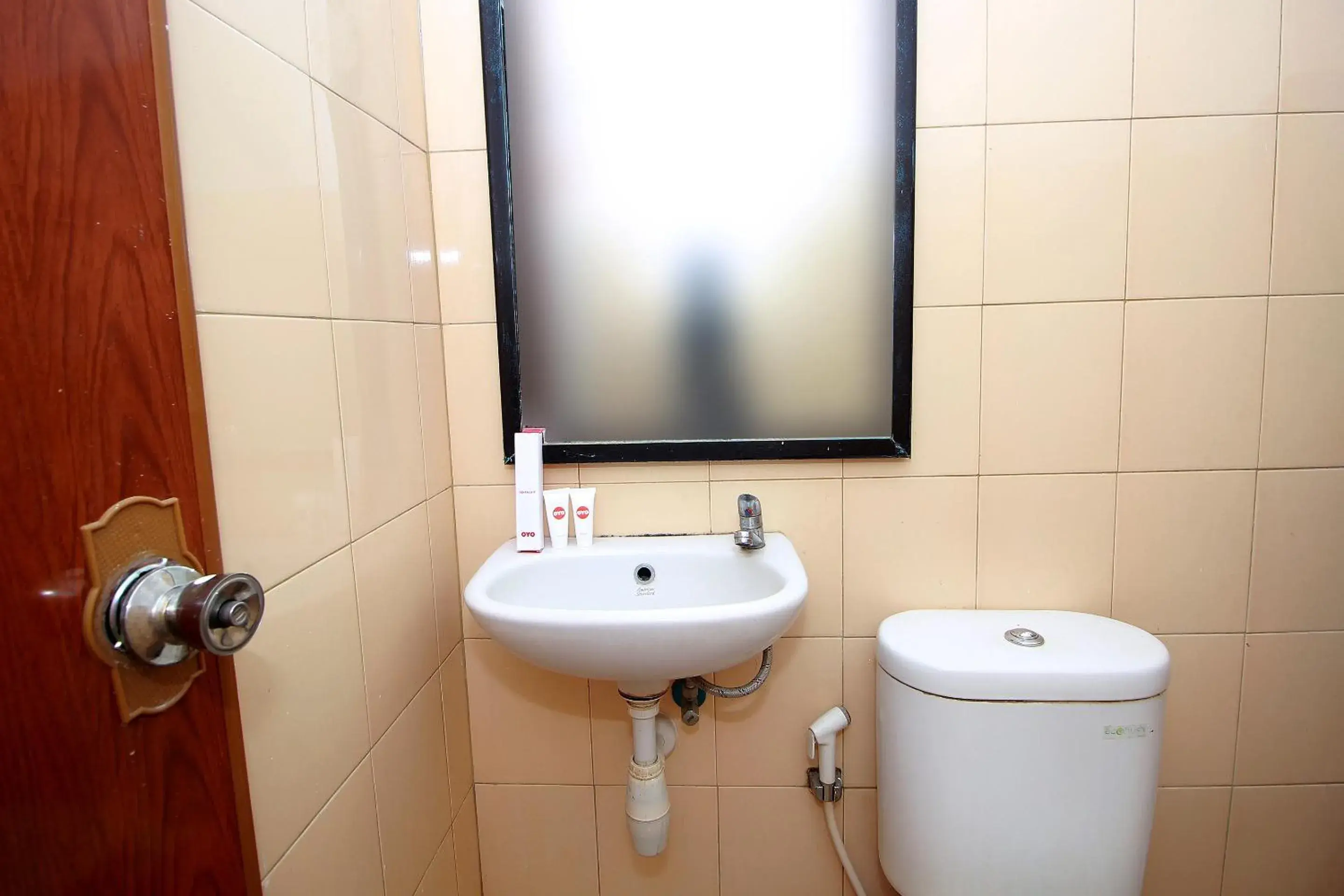 Bathroom in OYO 1678 Jati Exclusive Homestay