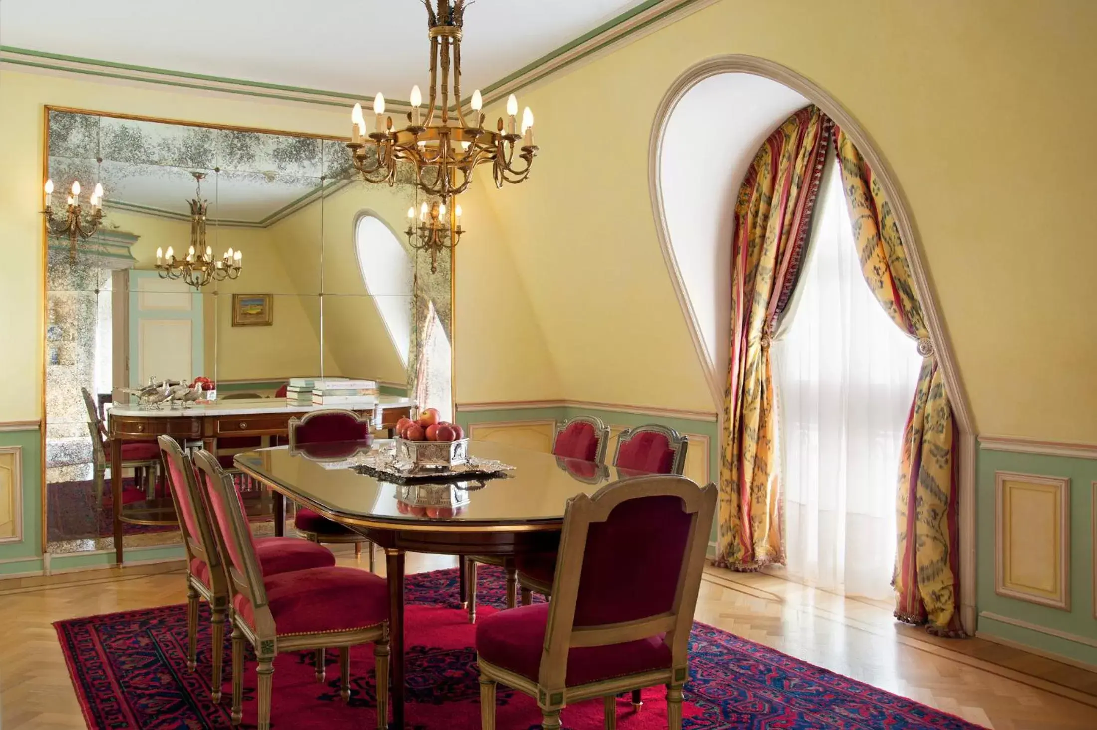 Dining Area in Alvear Palace Hotel - Leading Hotels of the World