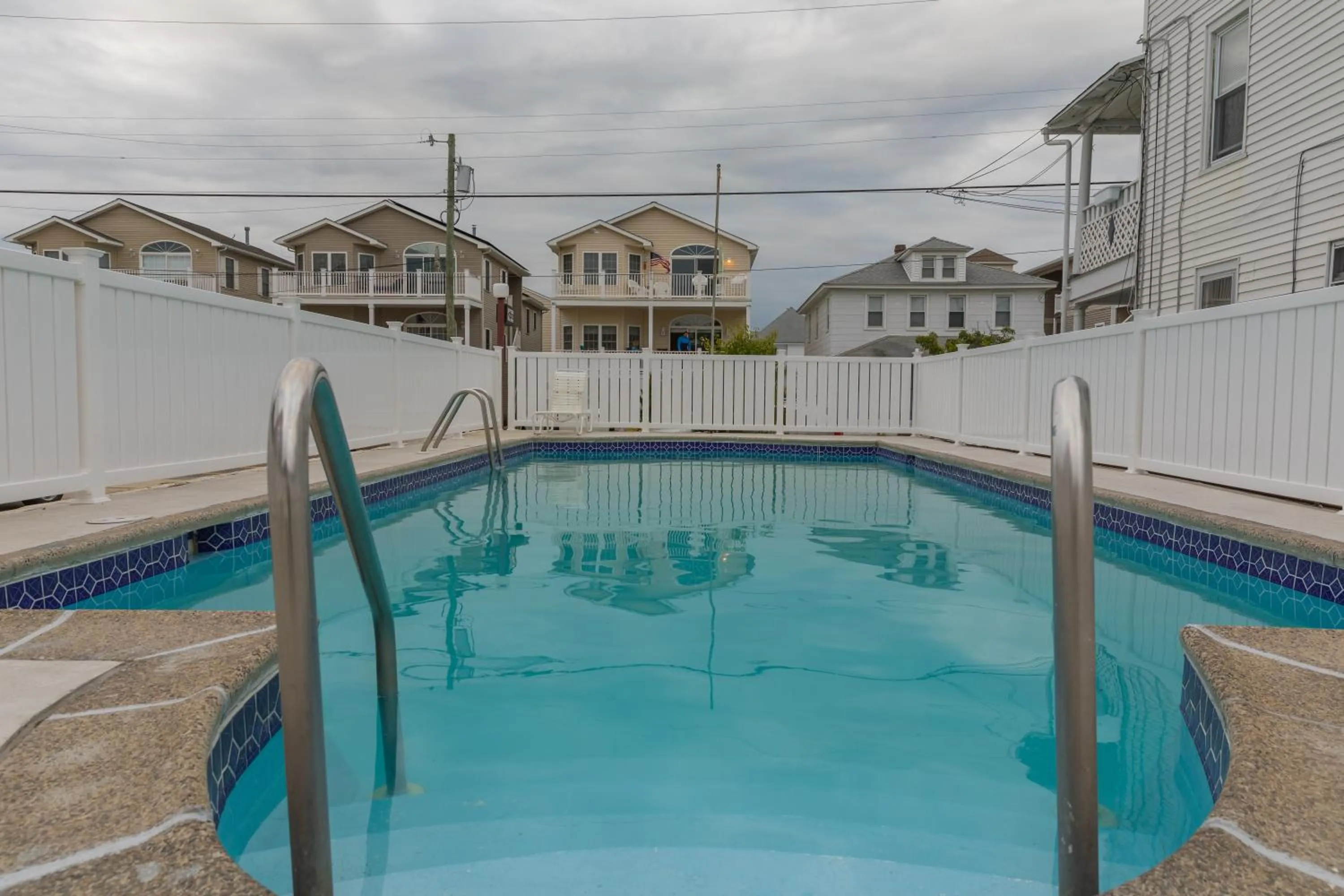 Swimming pool in Wildwood Inn Hotel Travelodge Beach & Boardwalk