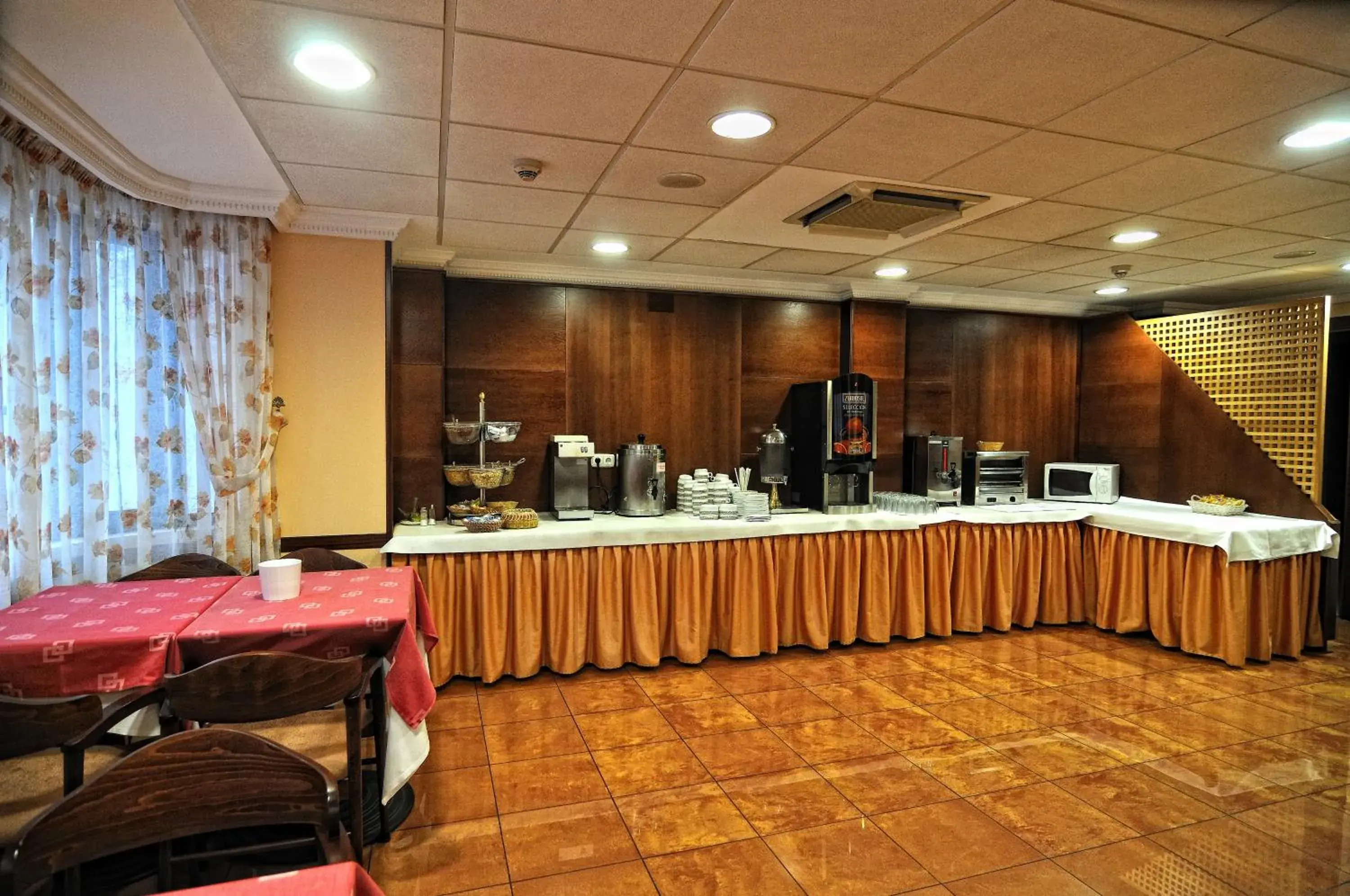 Restaurant/places to eat in Hotel Alisi