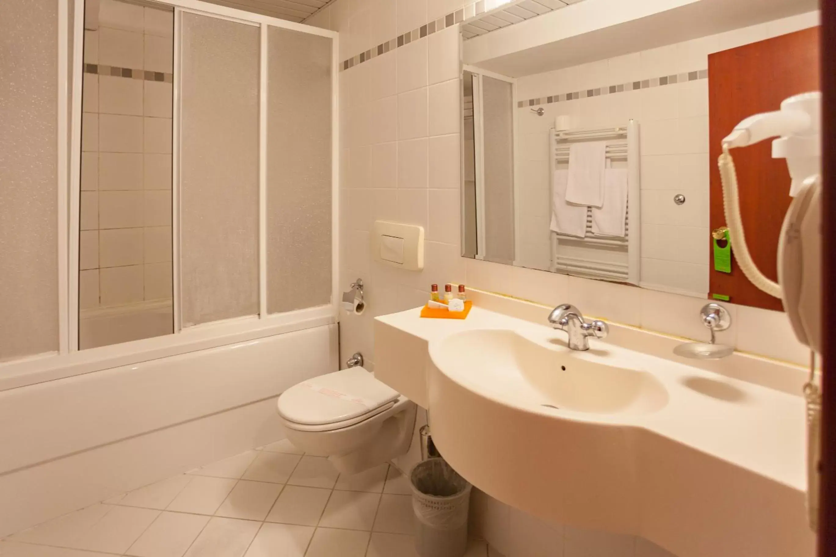 Bathroom in Boyuguzel Termal Hotel