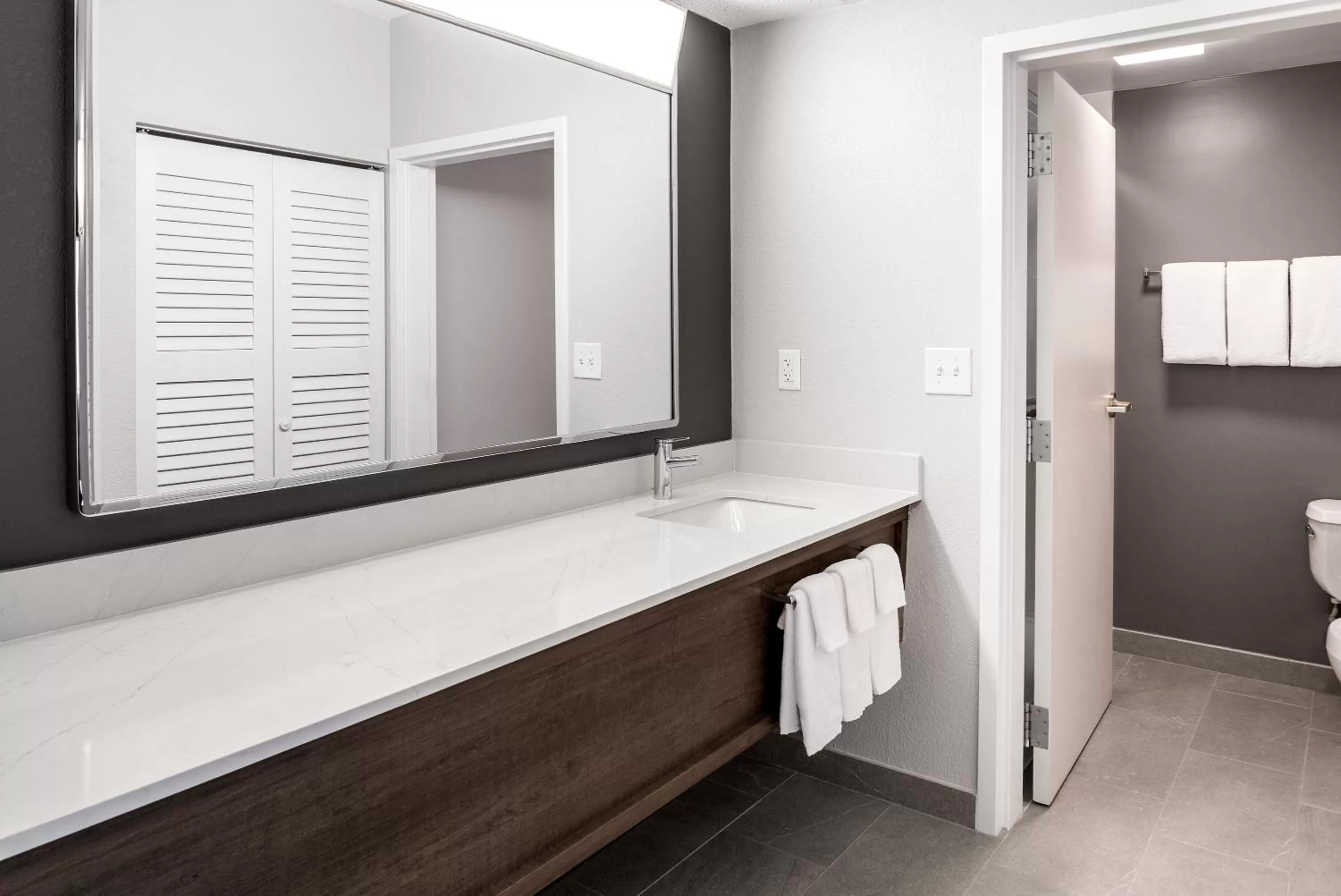 Bathroom in Courtyard by Marriott Charlotte Ballantyne