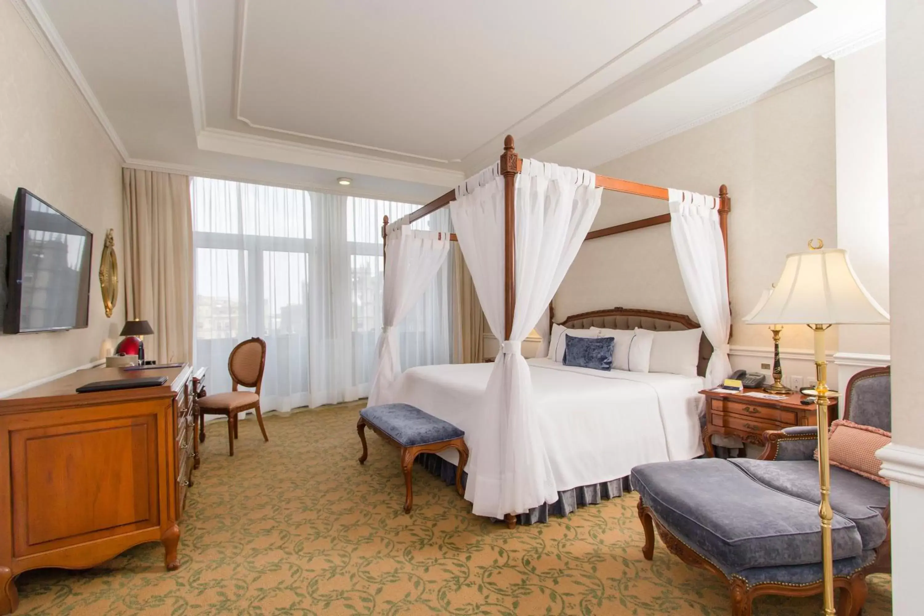 Photo of the whole room, Bed in Gran Hotel Ciudad de Mexico