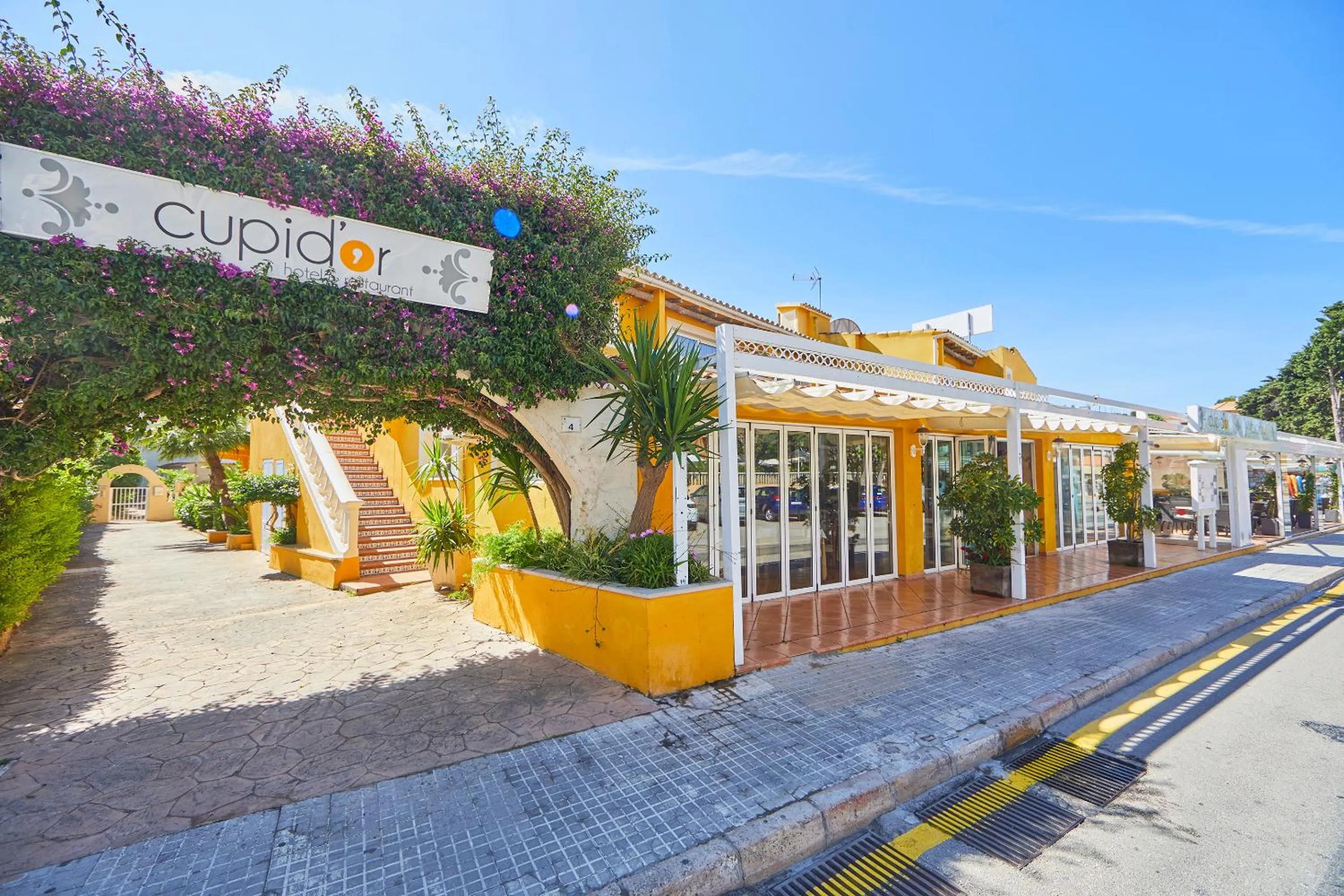 Property building in Hotel Cupidor