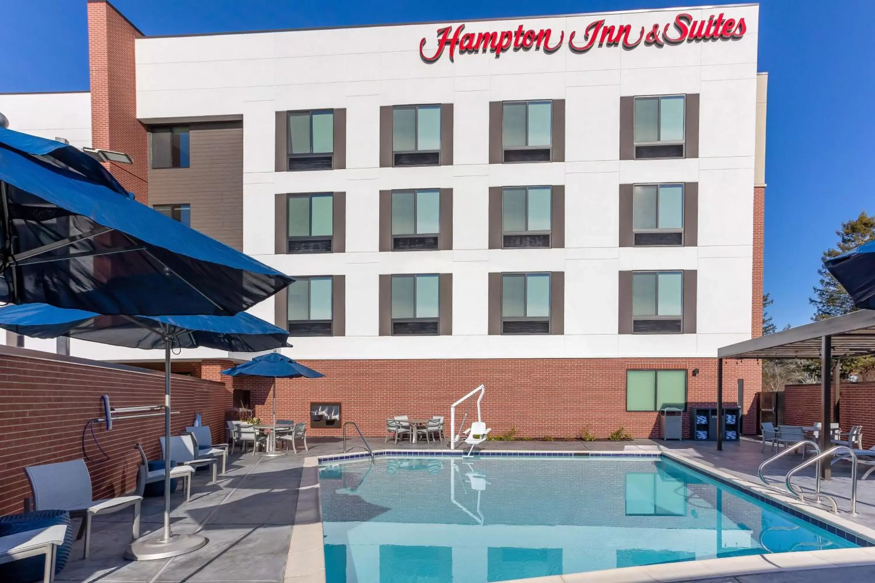 Pool view, Property Building in Hampton Inn & Suites Santa Rosa Sonoma Wine Country