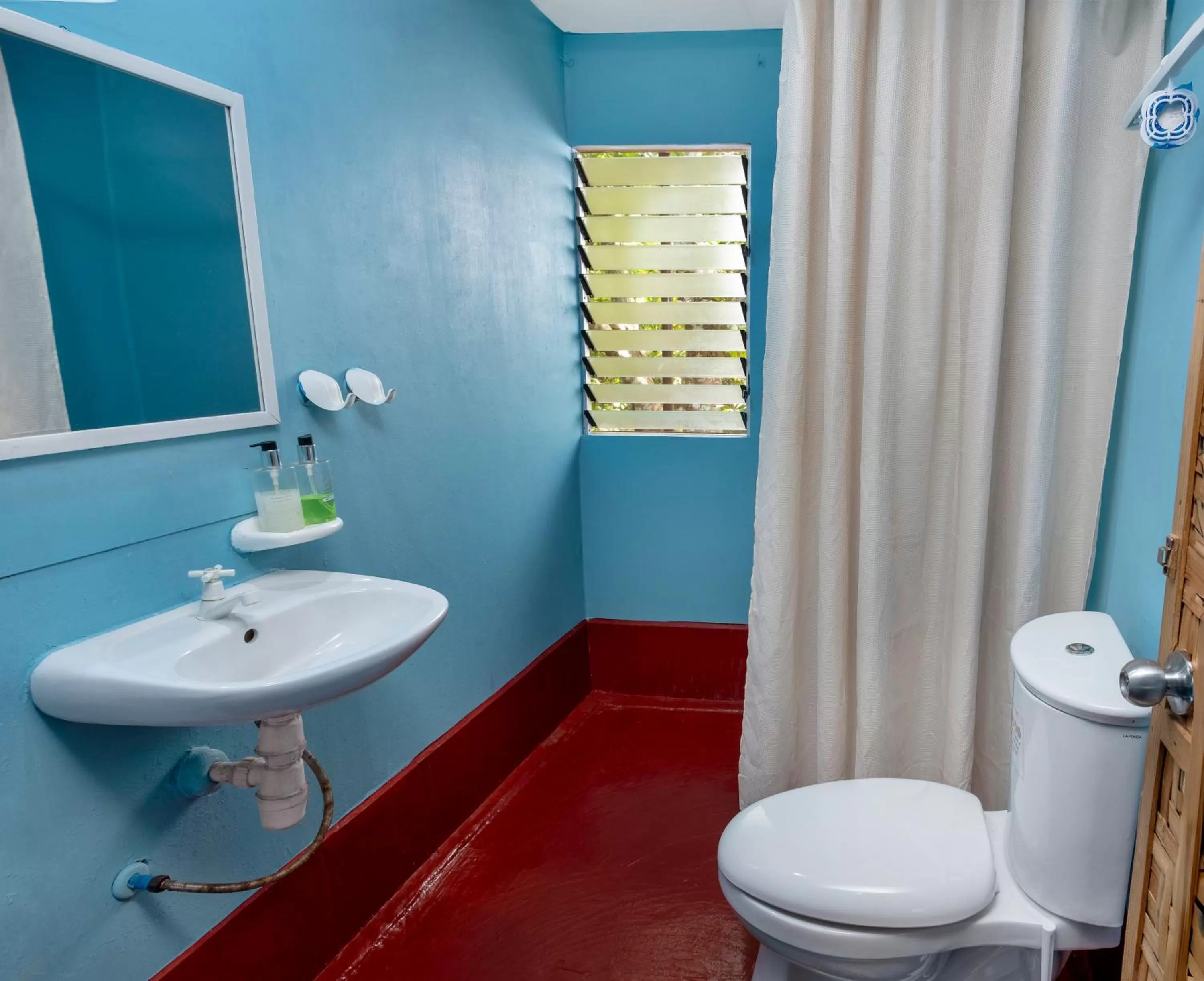 Bathroom in Panglao Chocolate Hills Hostel