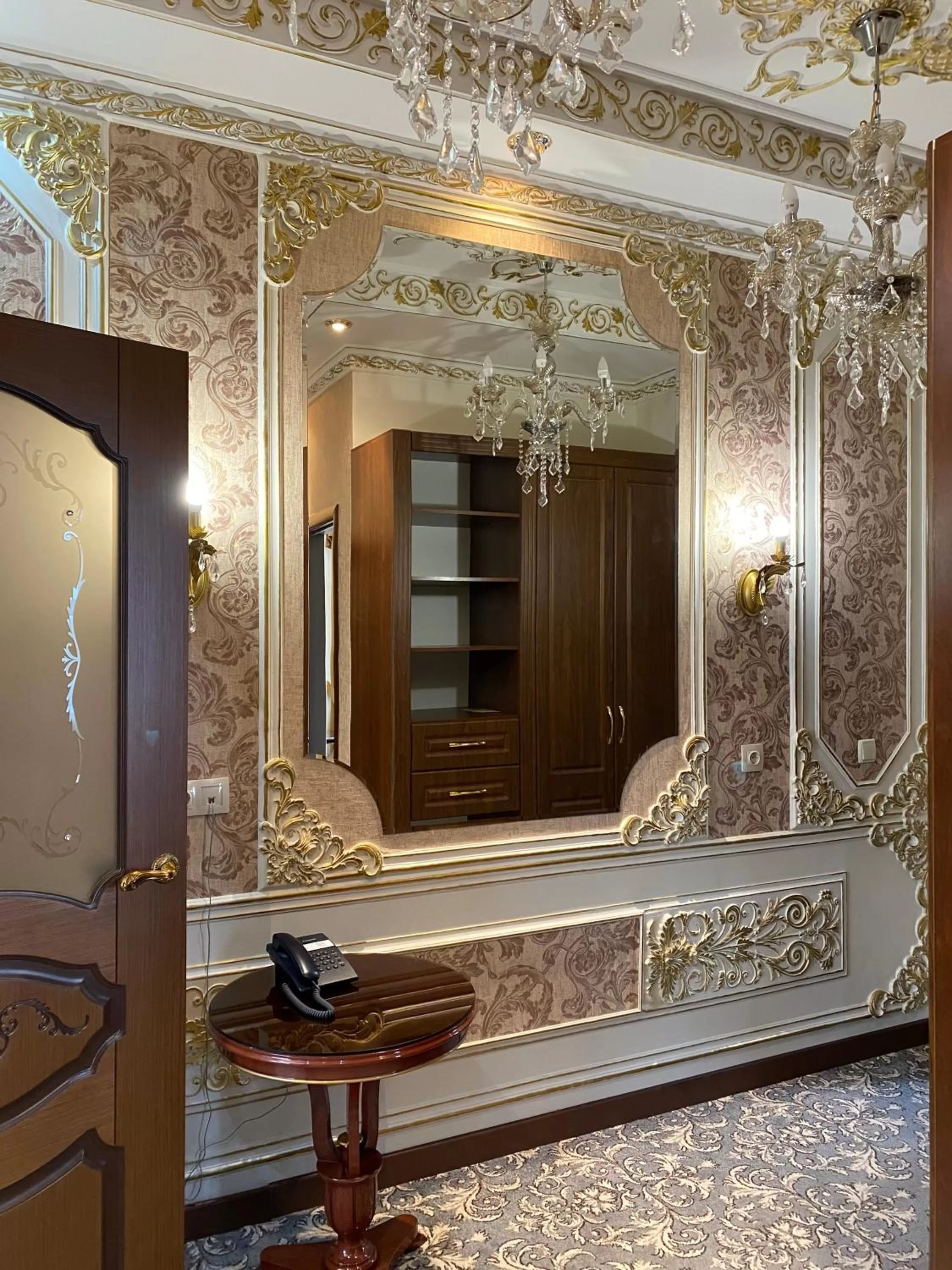 Living room in Lion Hotel