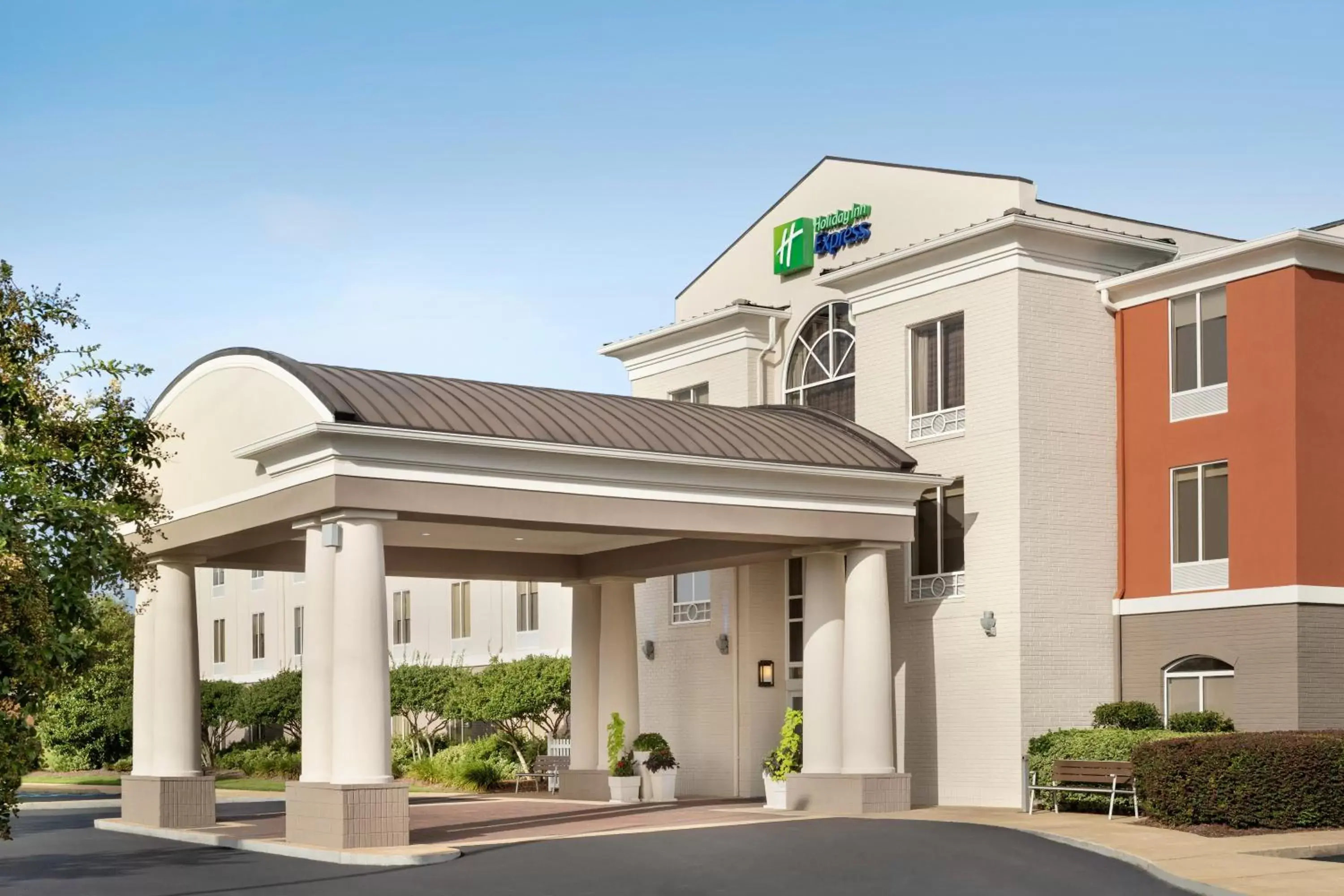 Property Building in Holiday Inn Express Hotel & Suites Auburn - University Area, an IHG Hotel