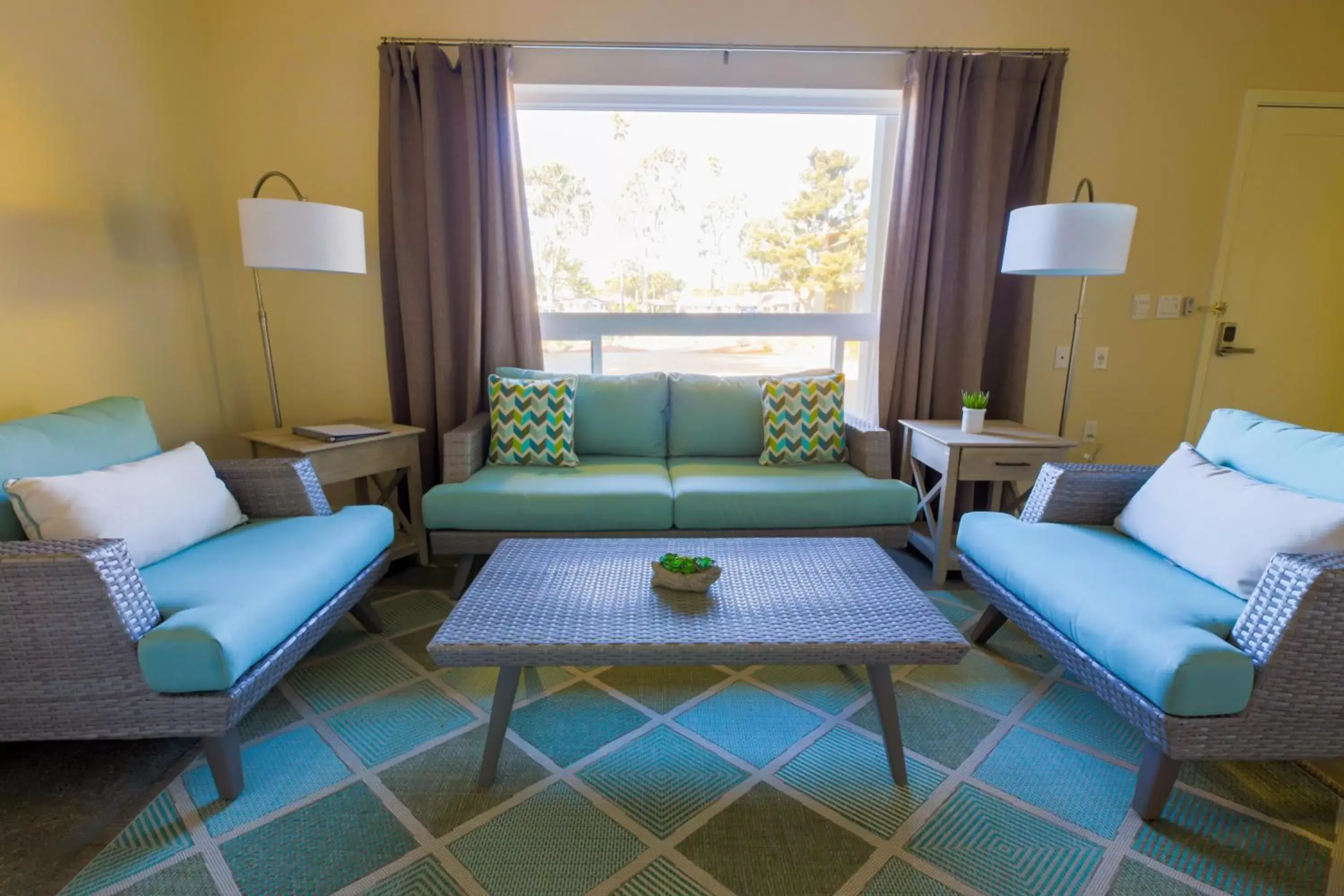 Living room, Seating Area in Baywood Inn Bed & Breakfast