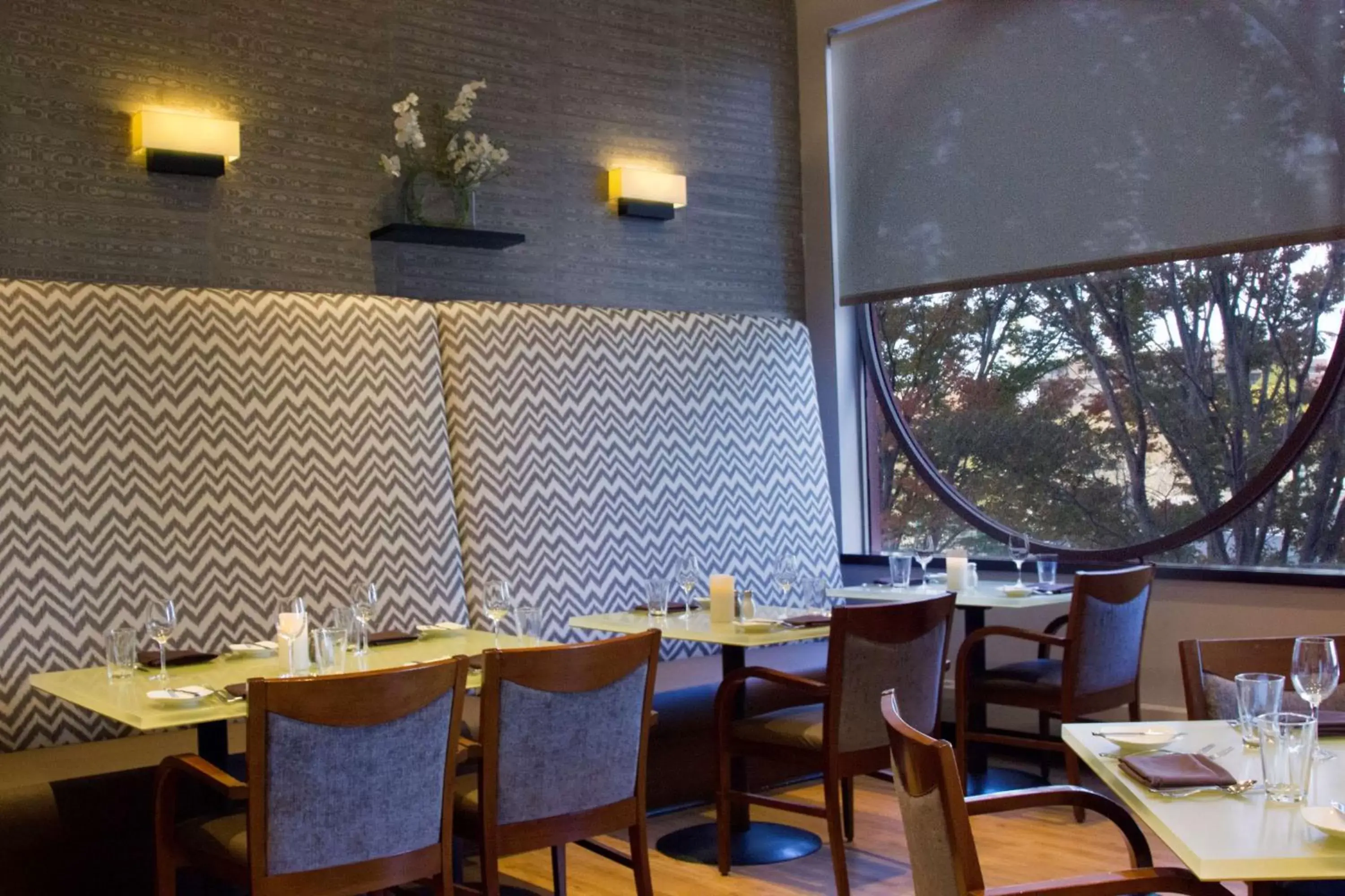 Restaurant/places to eat in DoubleTree Suites by Hilton Hotel Boston - Cambridge Restaurant/places to eat in DoubleTree Suites by Hilton Hotel Boston - Cambridge