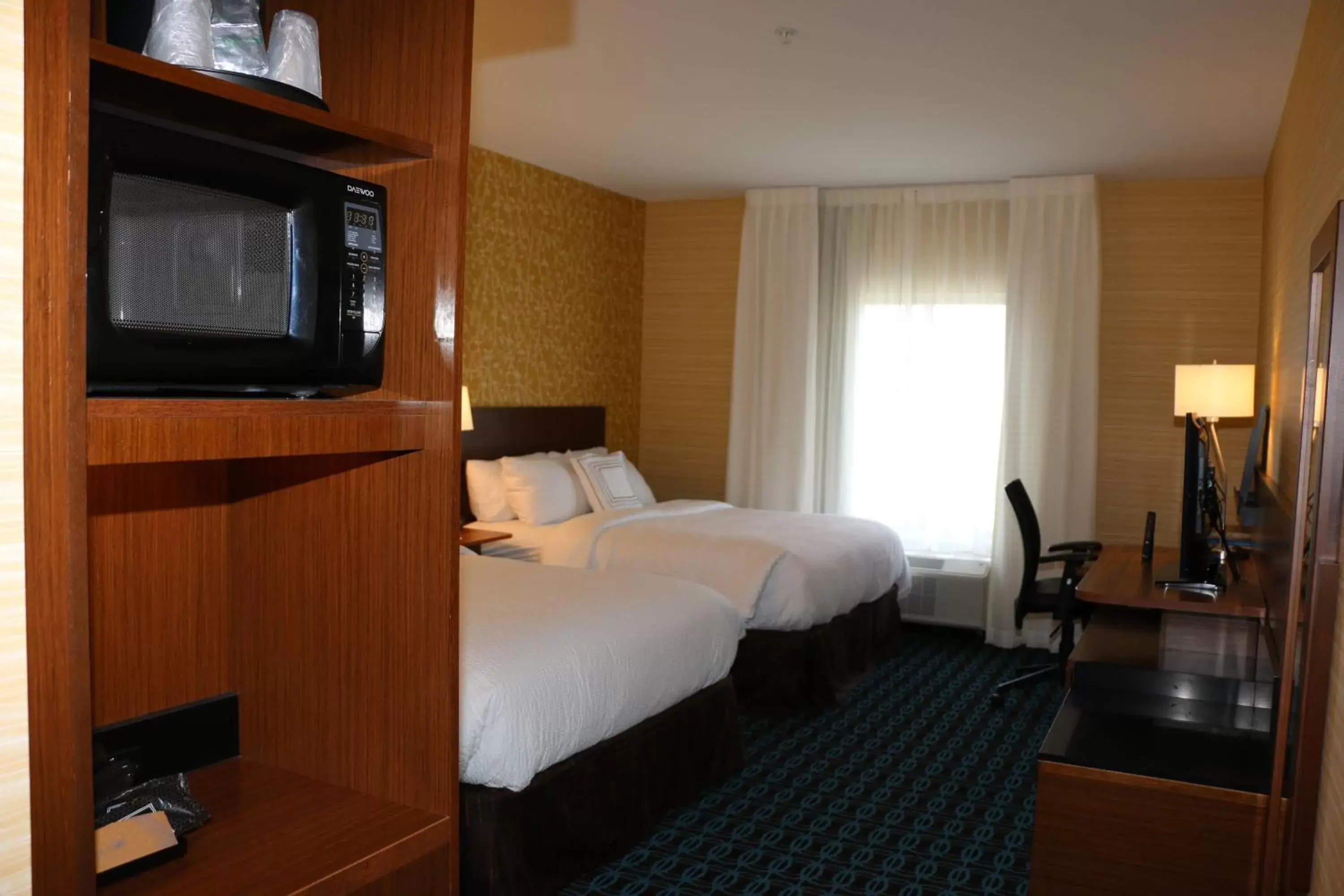 Photo of the whole room, Bed in Fairfield Inn & Suites by Marriott Bowling Green