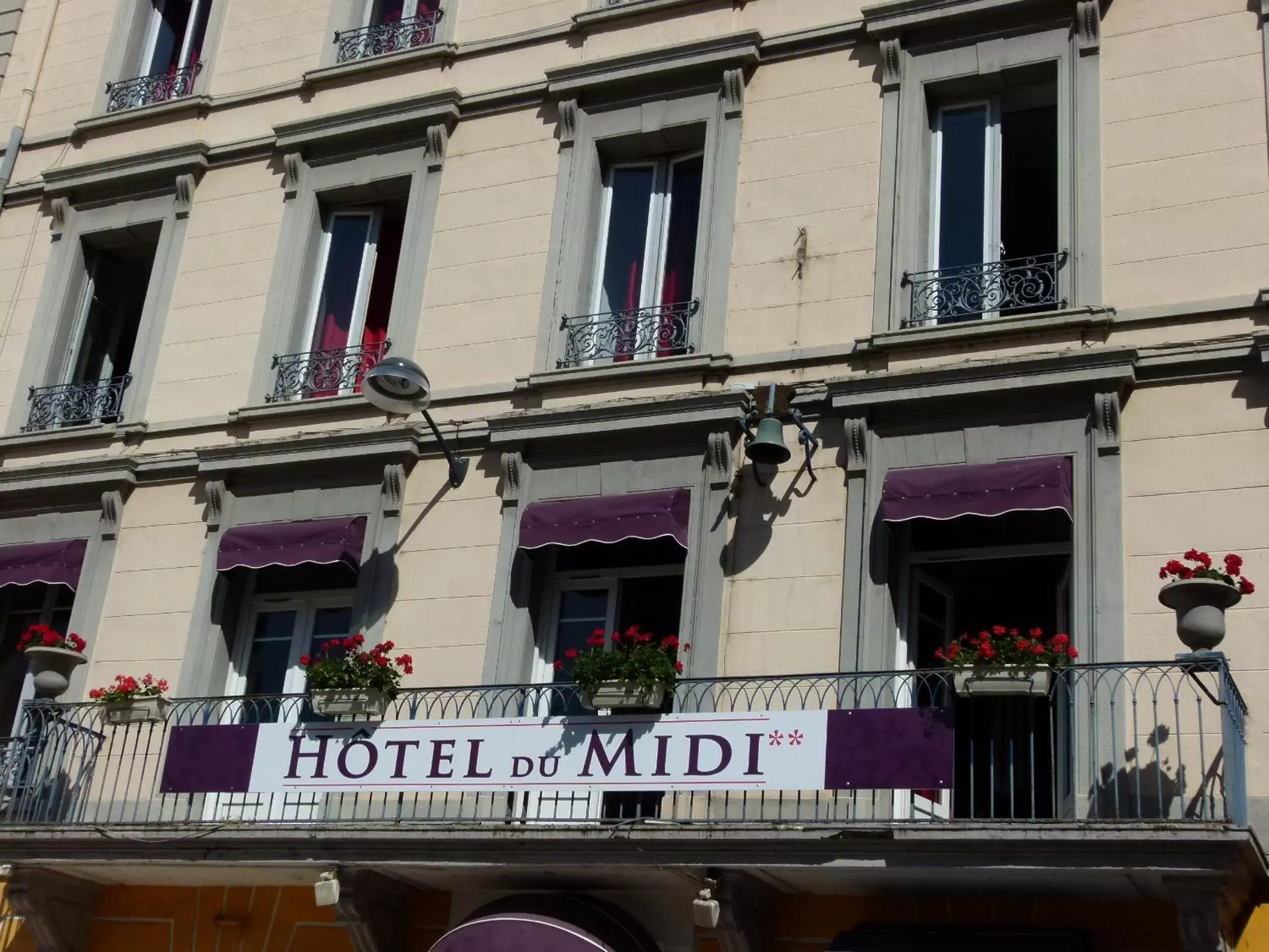 Balcony/Terrace, Property Building in Hôtel du Midi