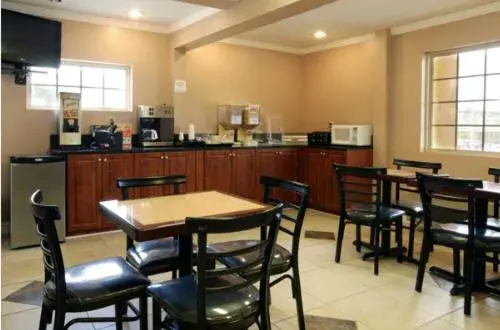 Restaurant/Places to Eat in Americas Best Value Inn Cartersville