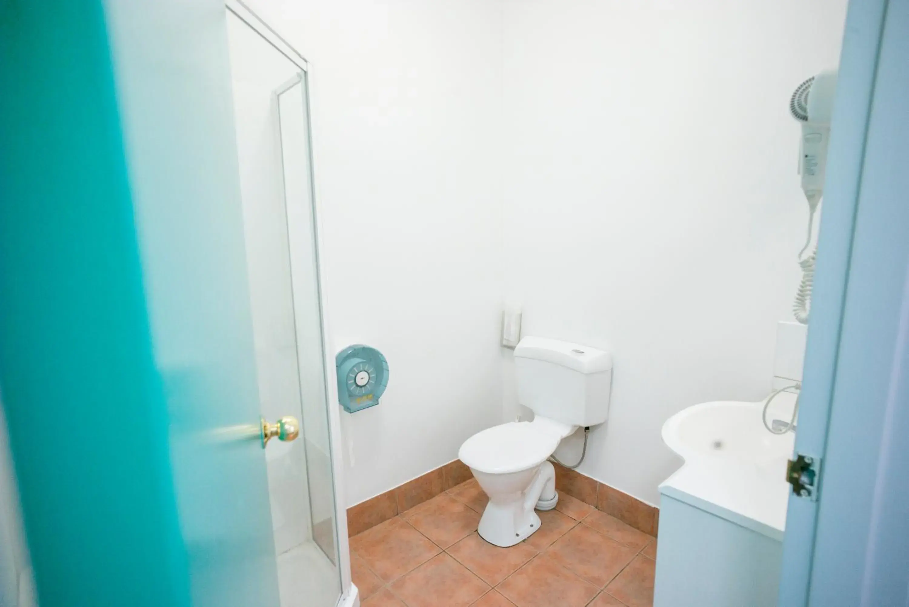 Bathroom in Hobart Central YHA