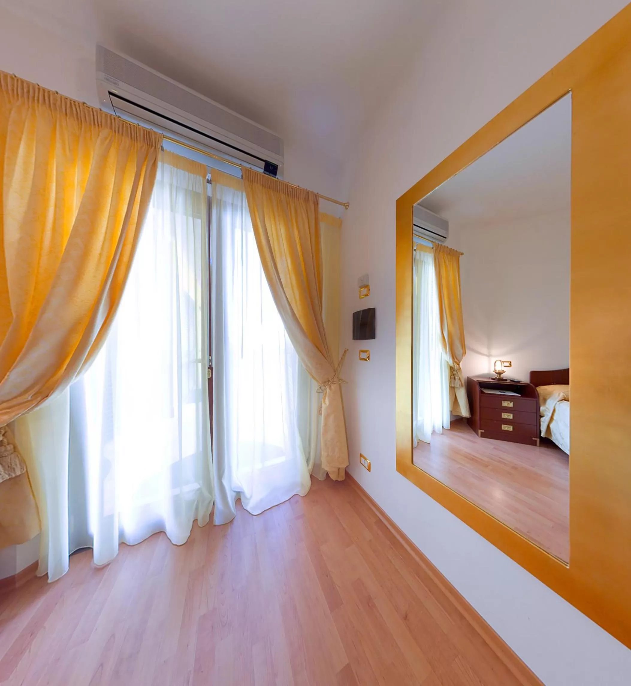 Photo of the whole room, Bed in Hotel Le Cave