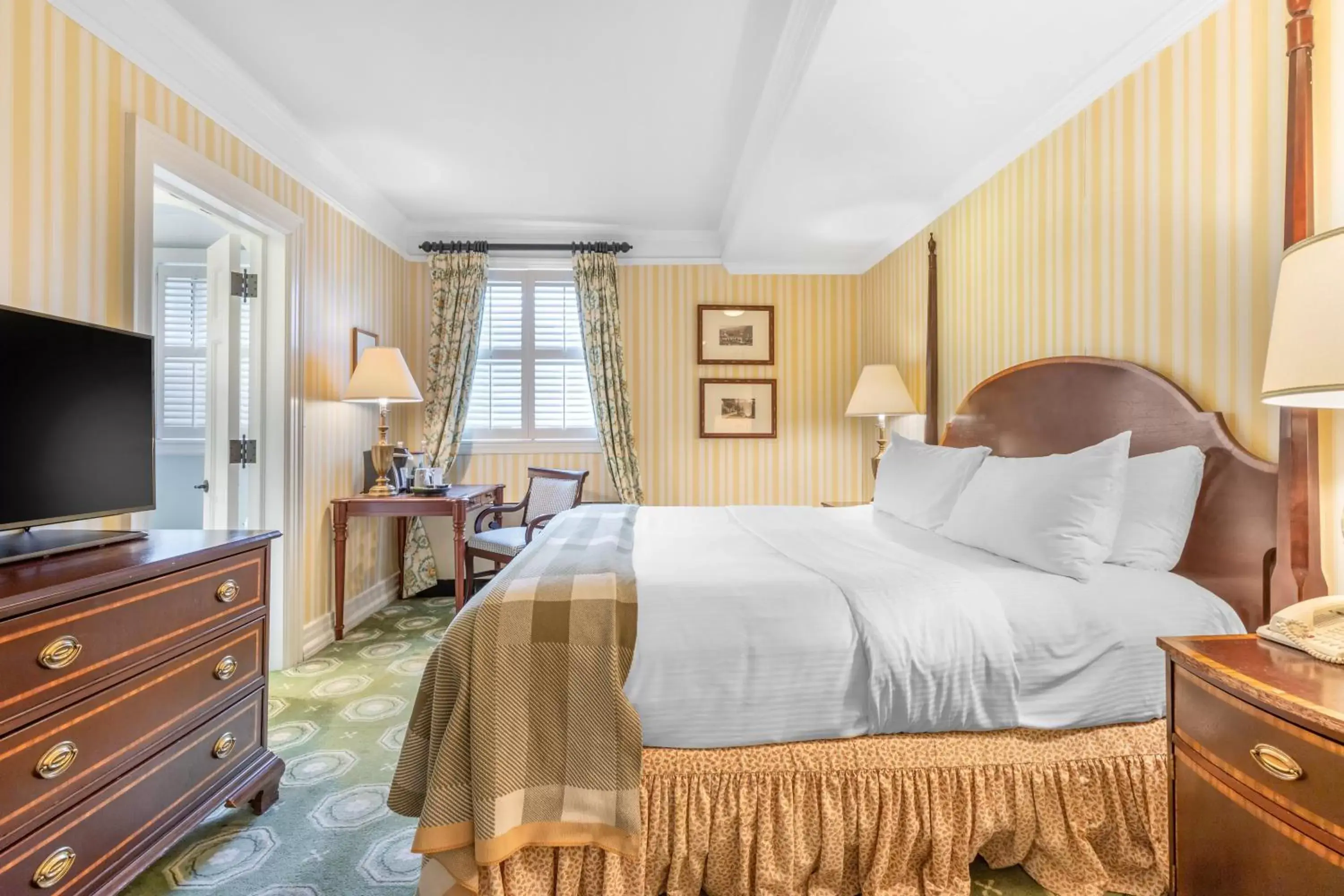 Photo of the whole room, Bed in The Omni Homestead Resort