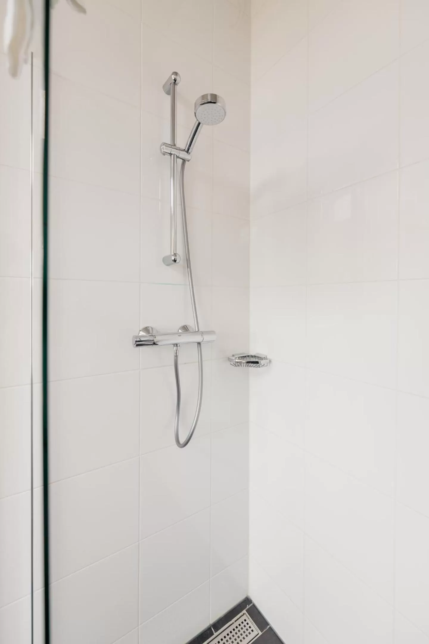 Shower in YAYS Amsterdam Maritime by Numa