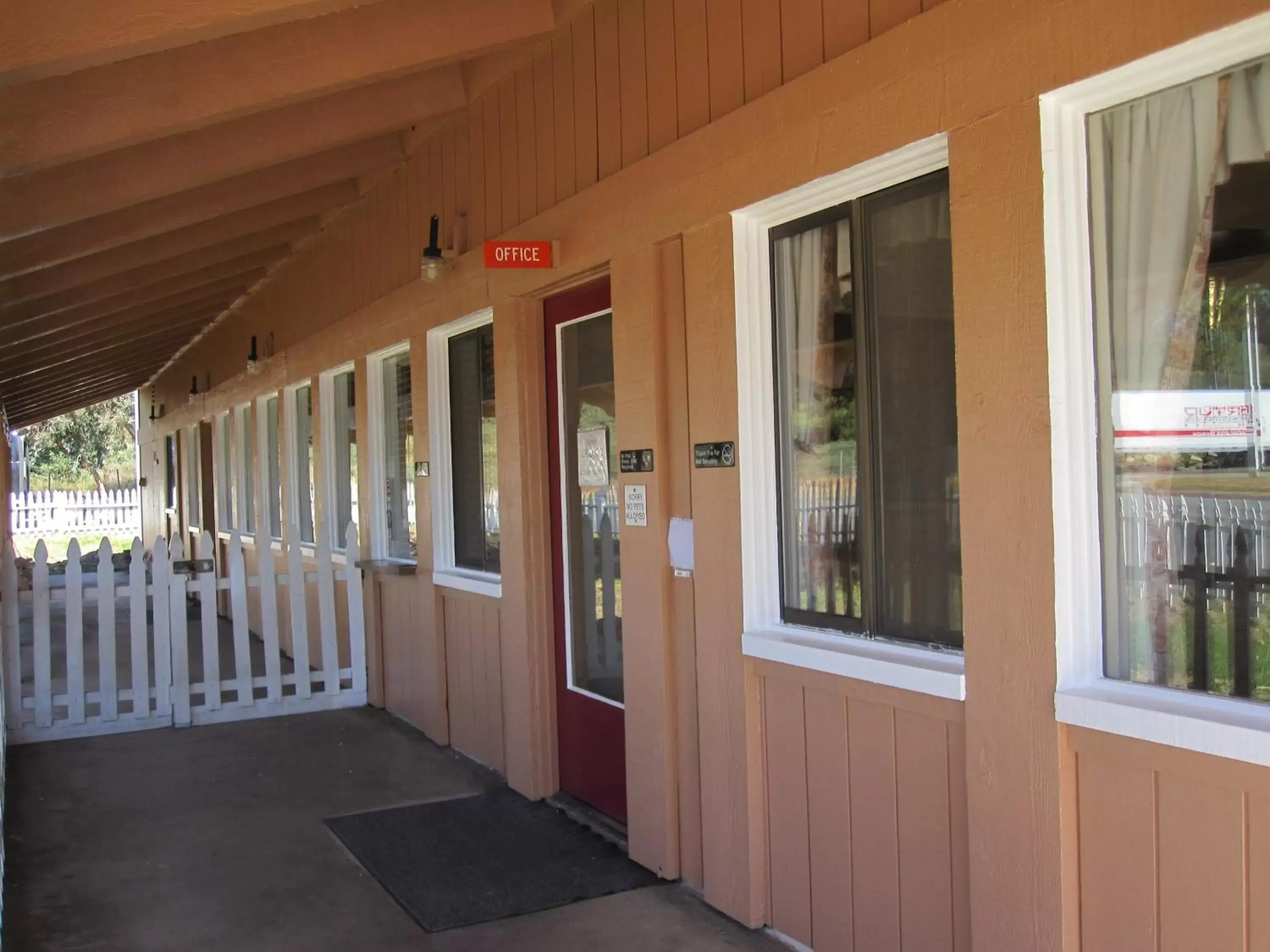 Facade/entrance in Rancho California Inn Temecula