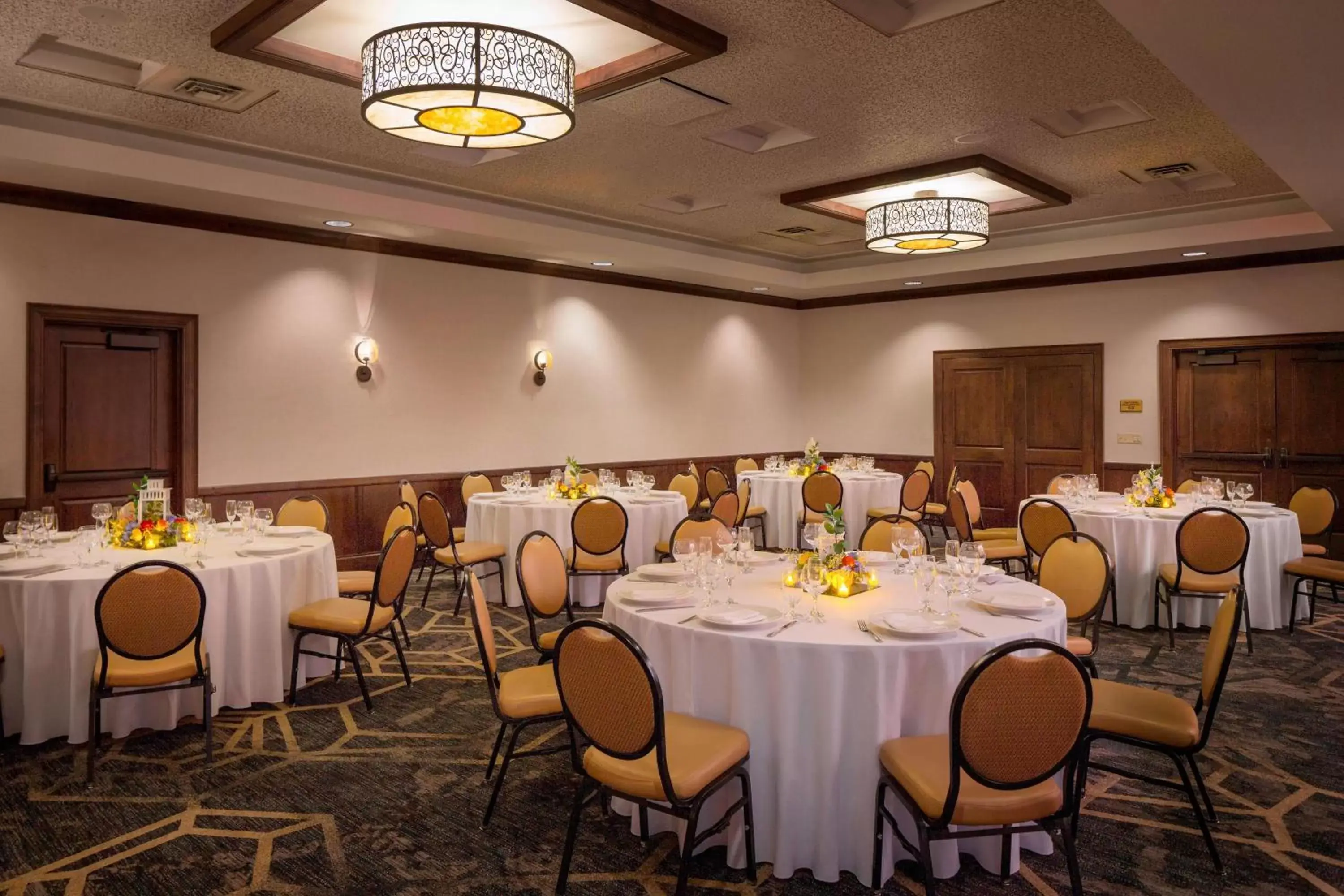 Meeting/conference room, Restaurant/Places to Eat in SpringHill Suites Napa Valley