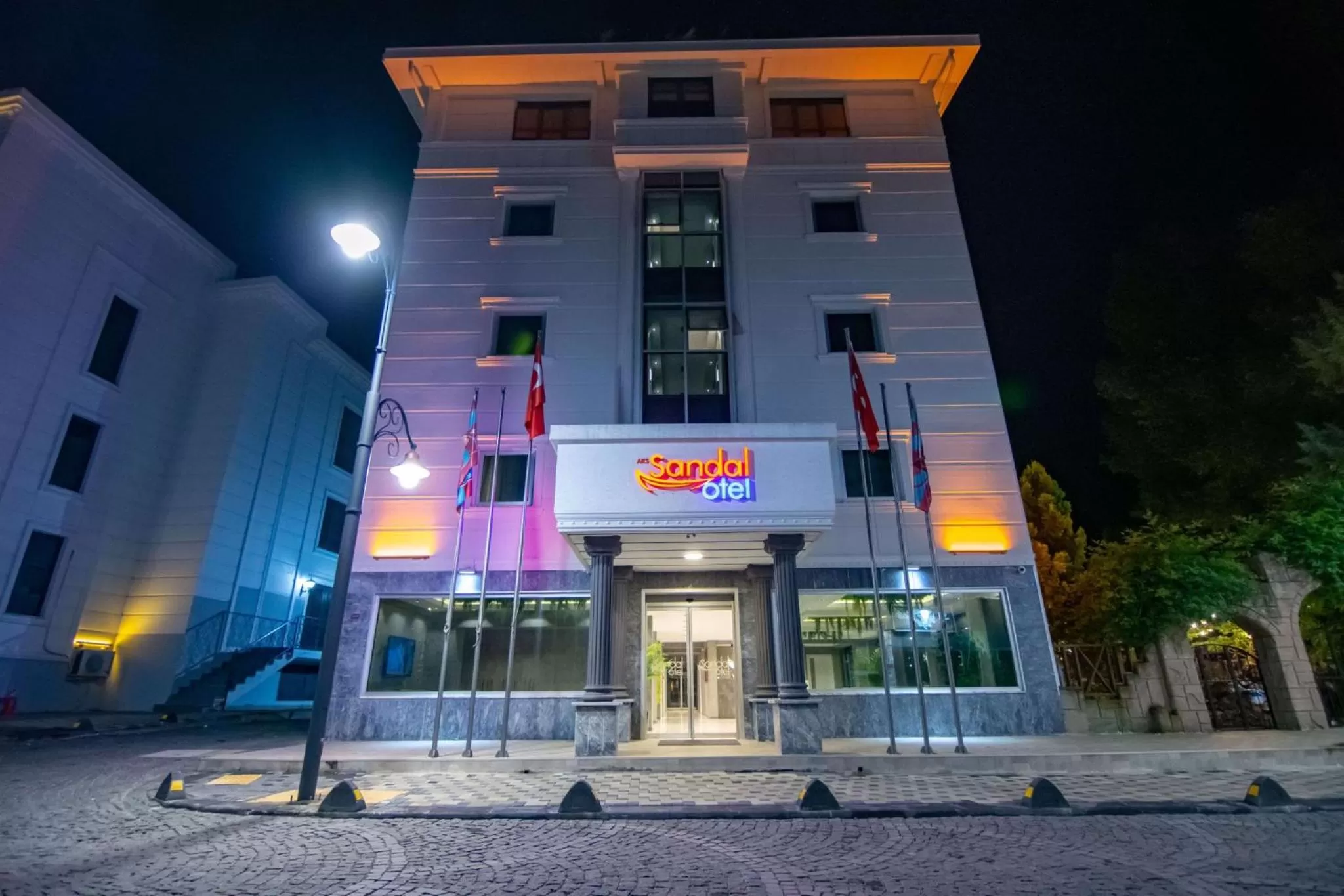 Property Building in Sandal Otel