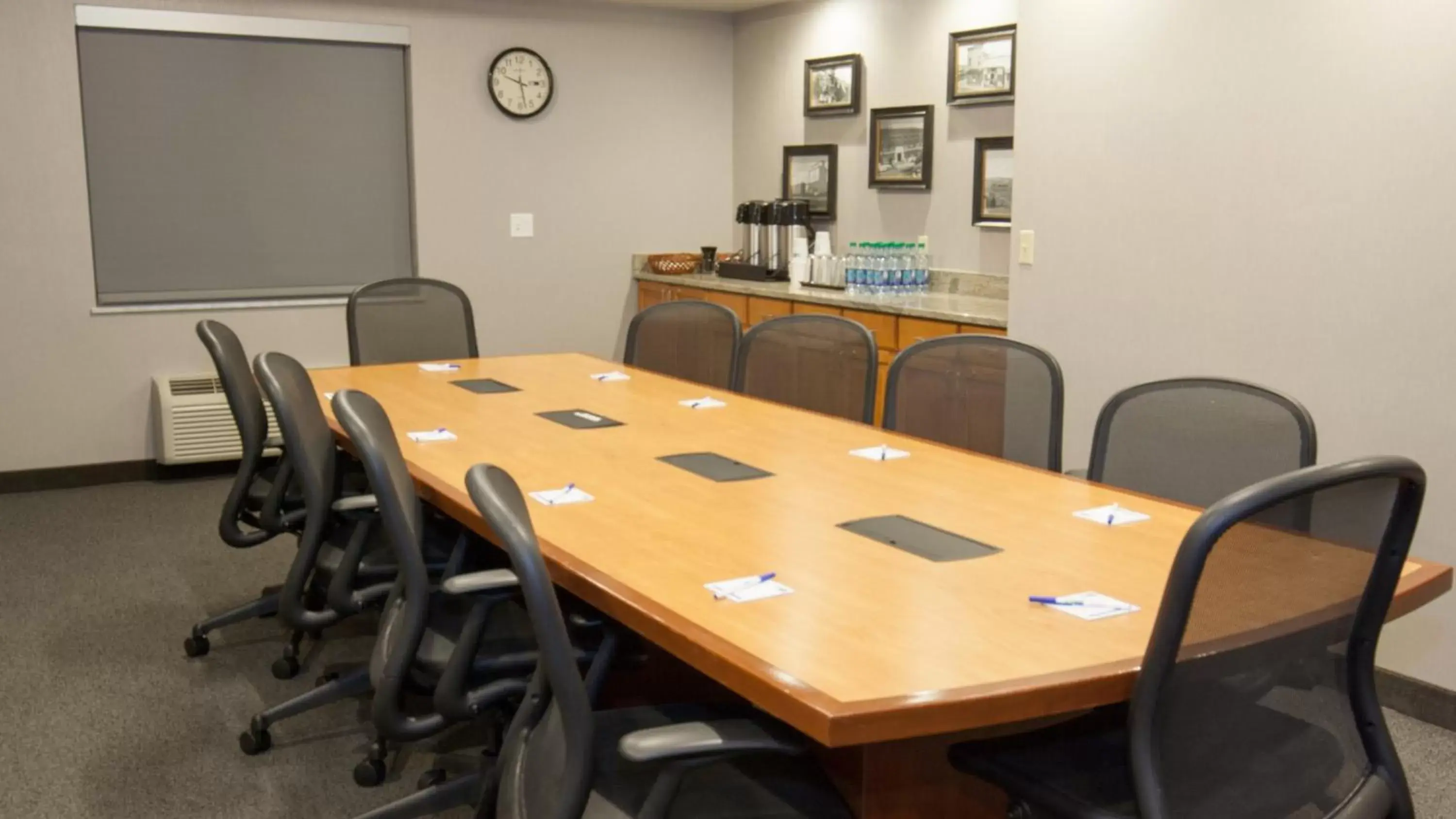 Meeting/conference room in Holiday Inn Express & Suites Cheney, an IHG Hotel