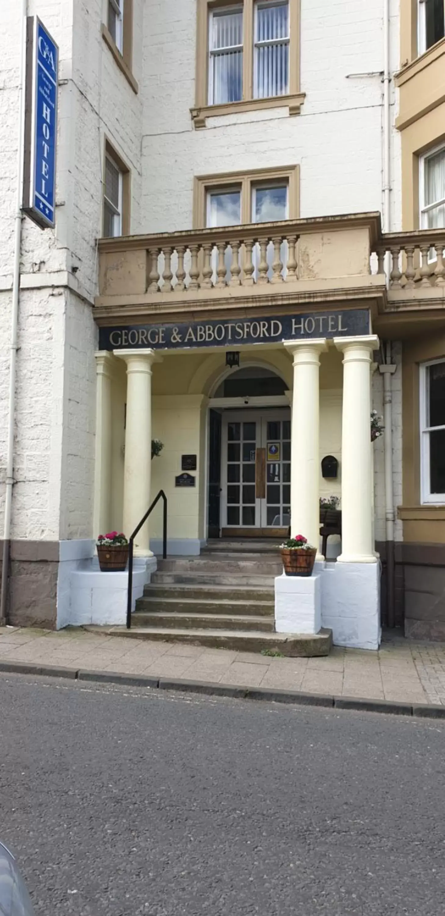 Facade/entrance in George and Abbotsford