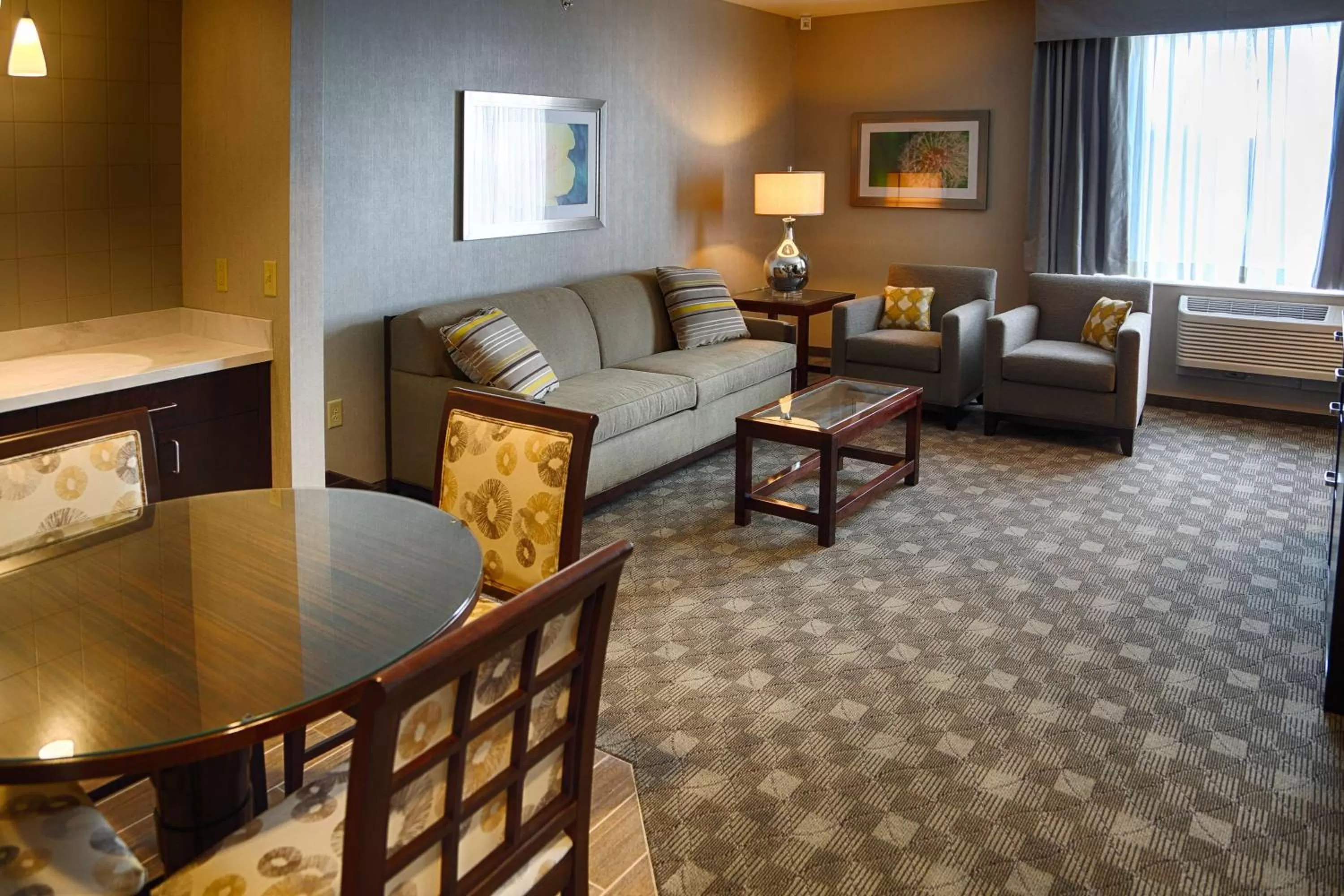 Living room in DoubleTree by Hilton Lawrenceburg
