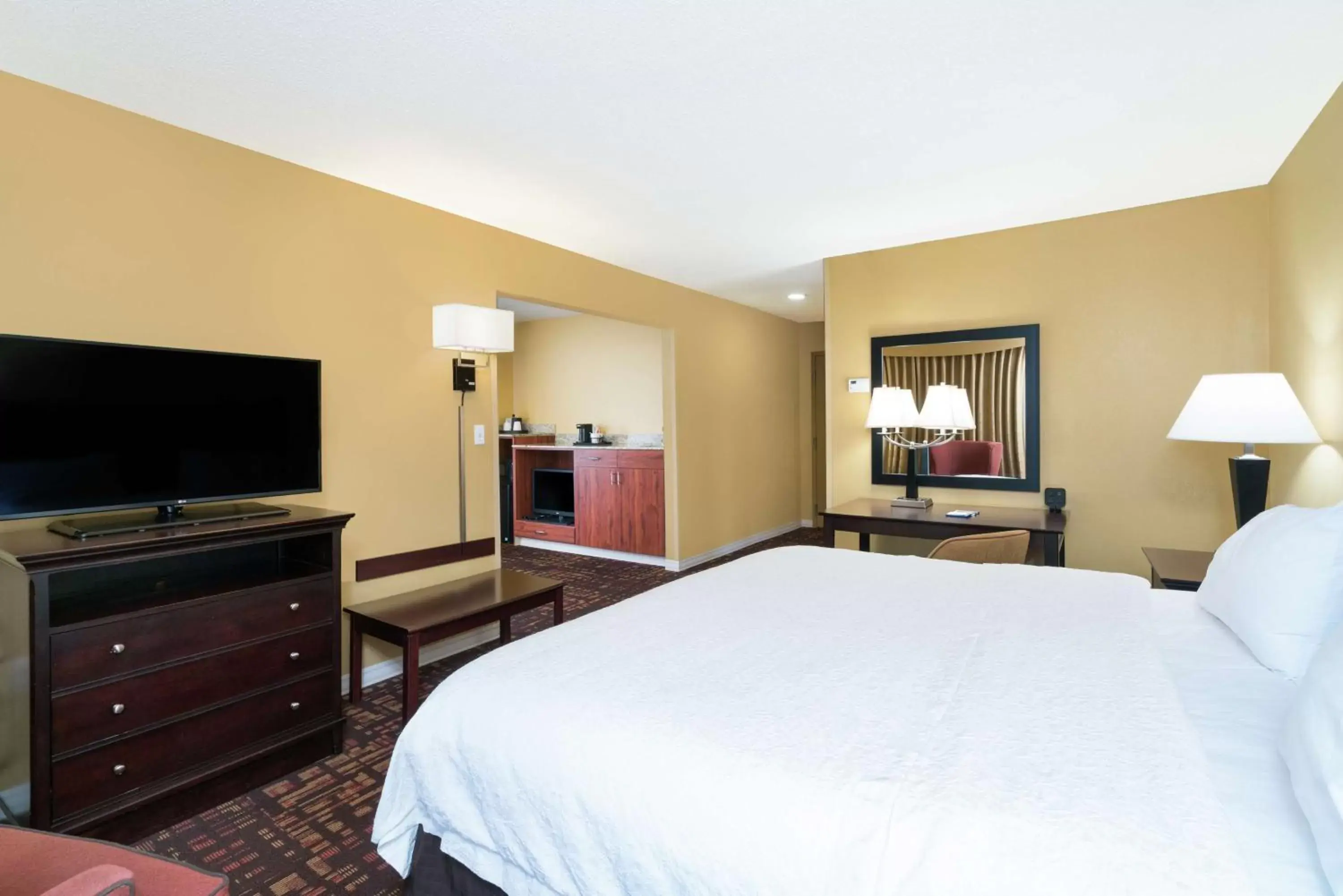 Bedroom, Bed in Hampton Inn Corydon