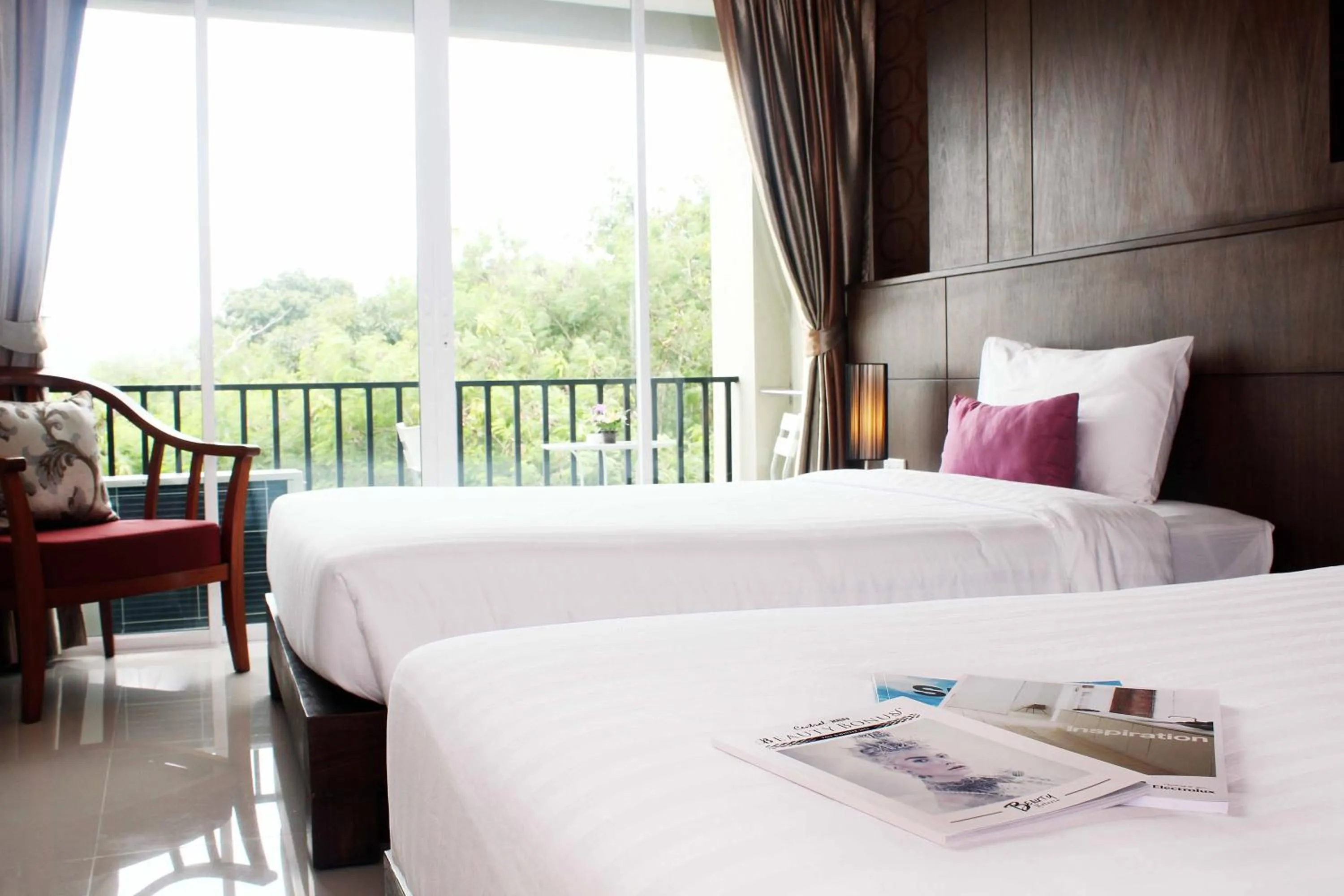 Photo of the whole room, Bed in Lub Sbuy House Hotel - SHA