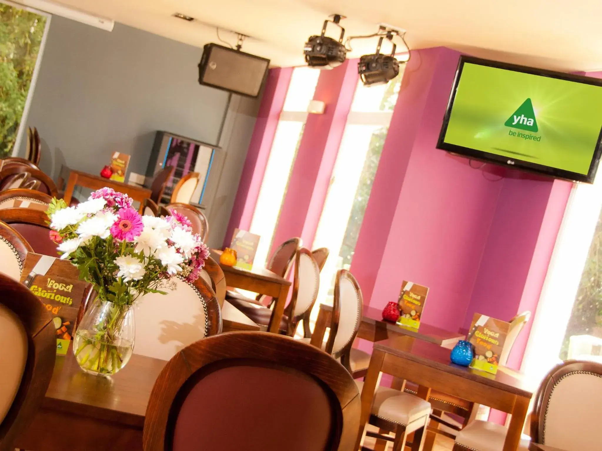 Restaurant/places to eat, Dining Area in YHA Stratford-Upon-Avon