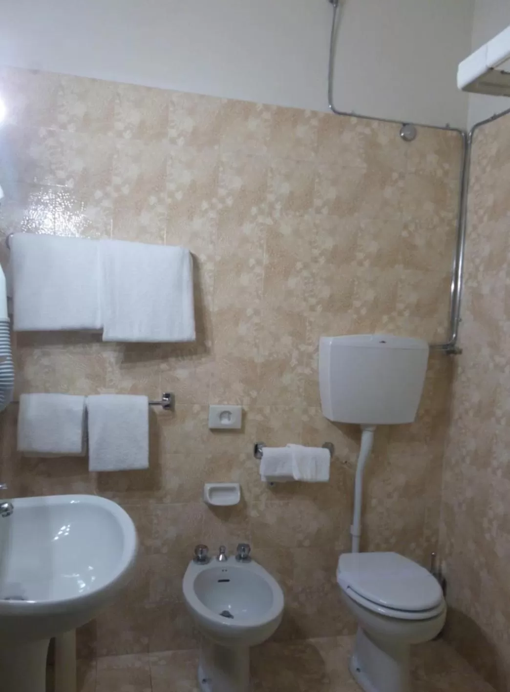 Toilet in CDH Hotel Modena