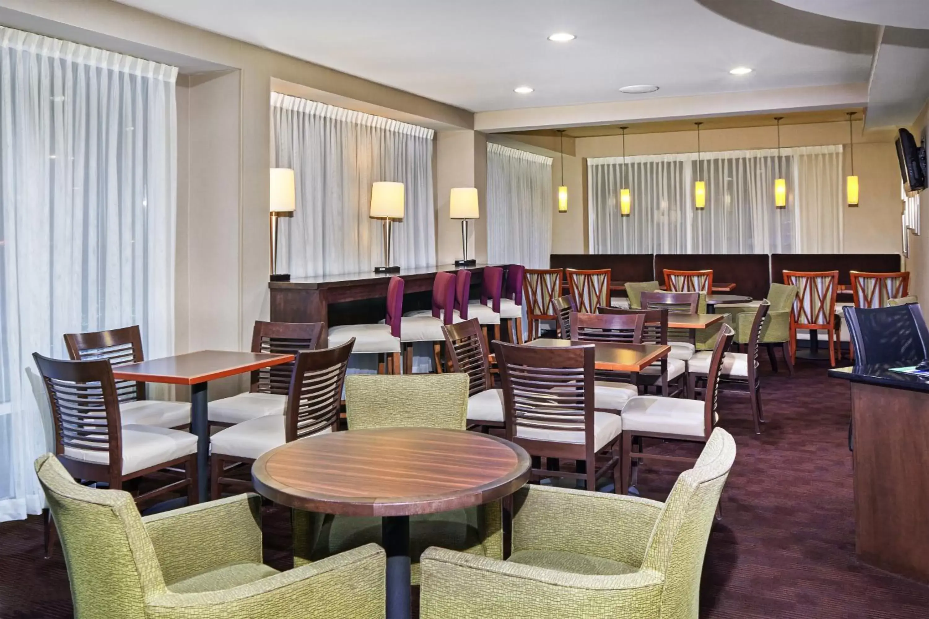 Restaurant/Places to Eat in Holiday Inn Express Hotels- Hampton, an IHG Hotel