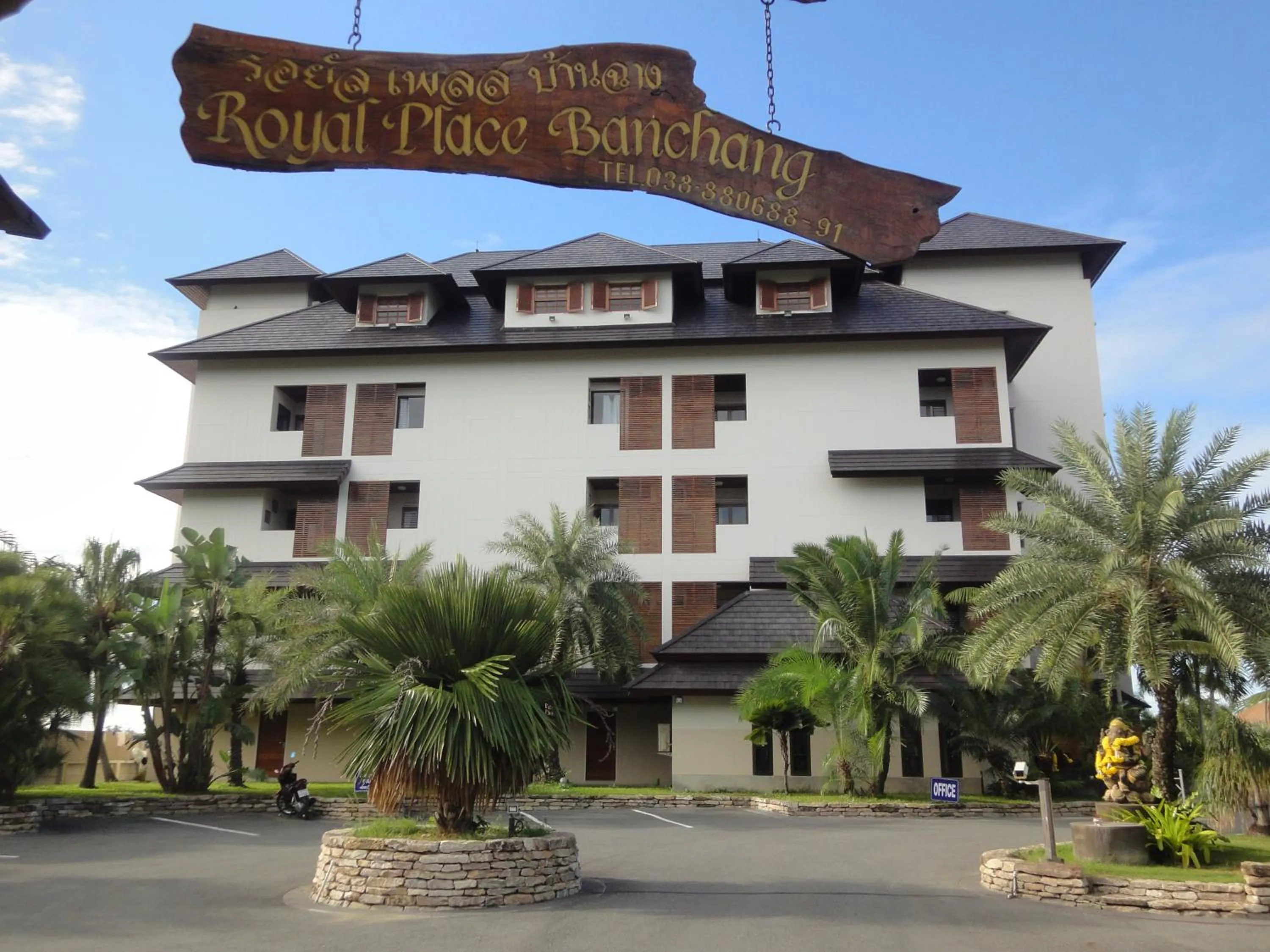 Facade/entrance in Royal Place Banchang