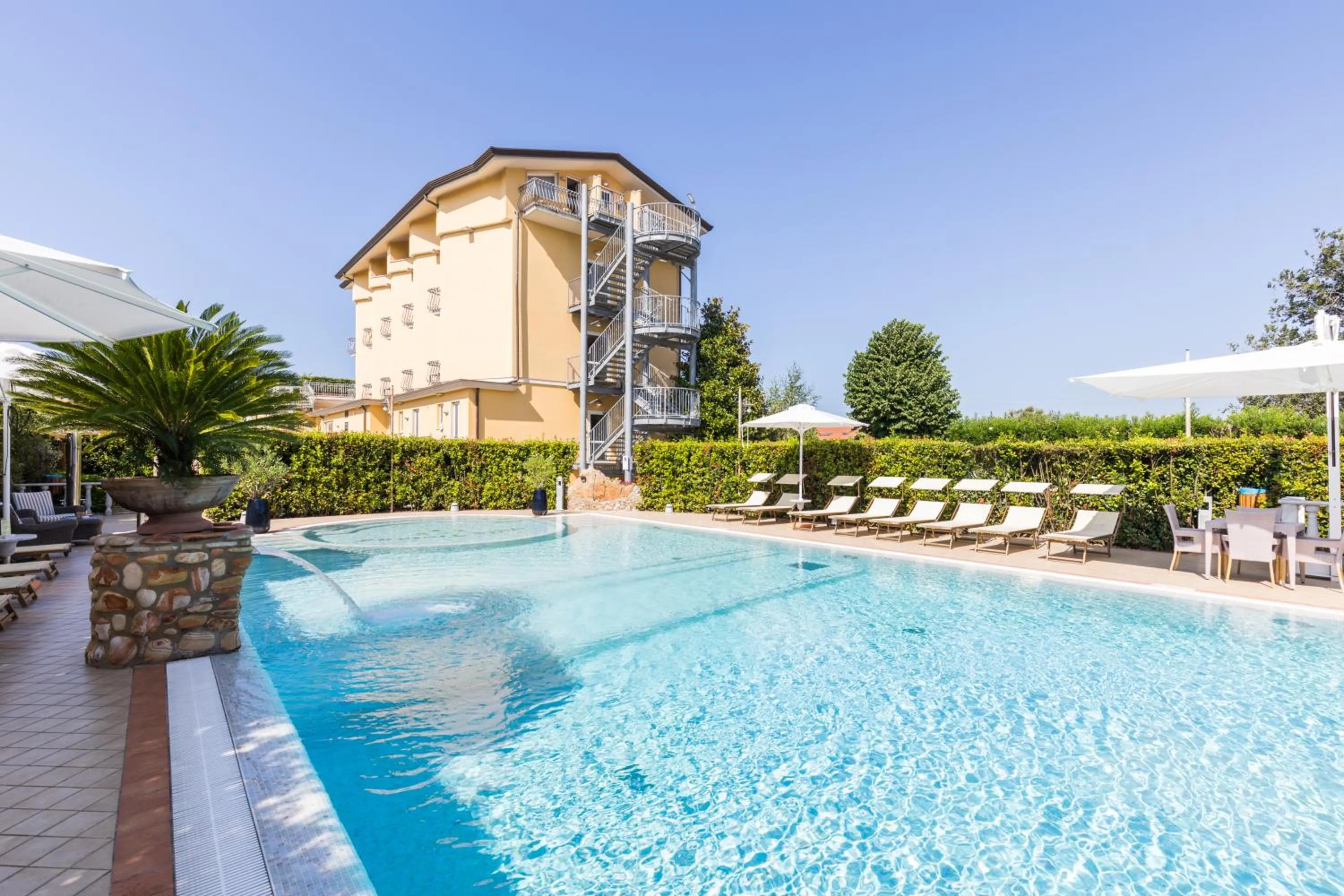 Swimming pool in Hotel Villa Tiziana