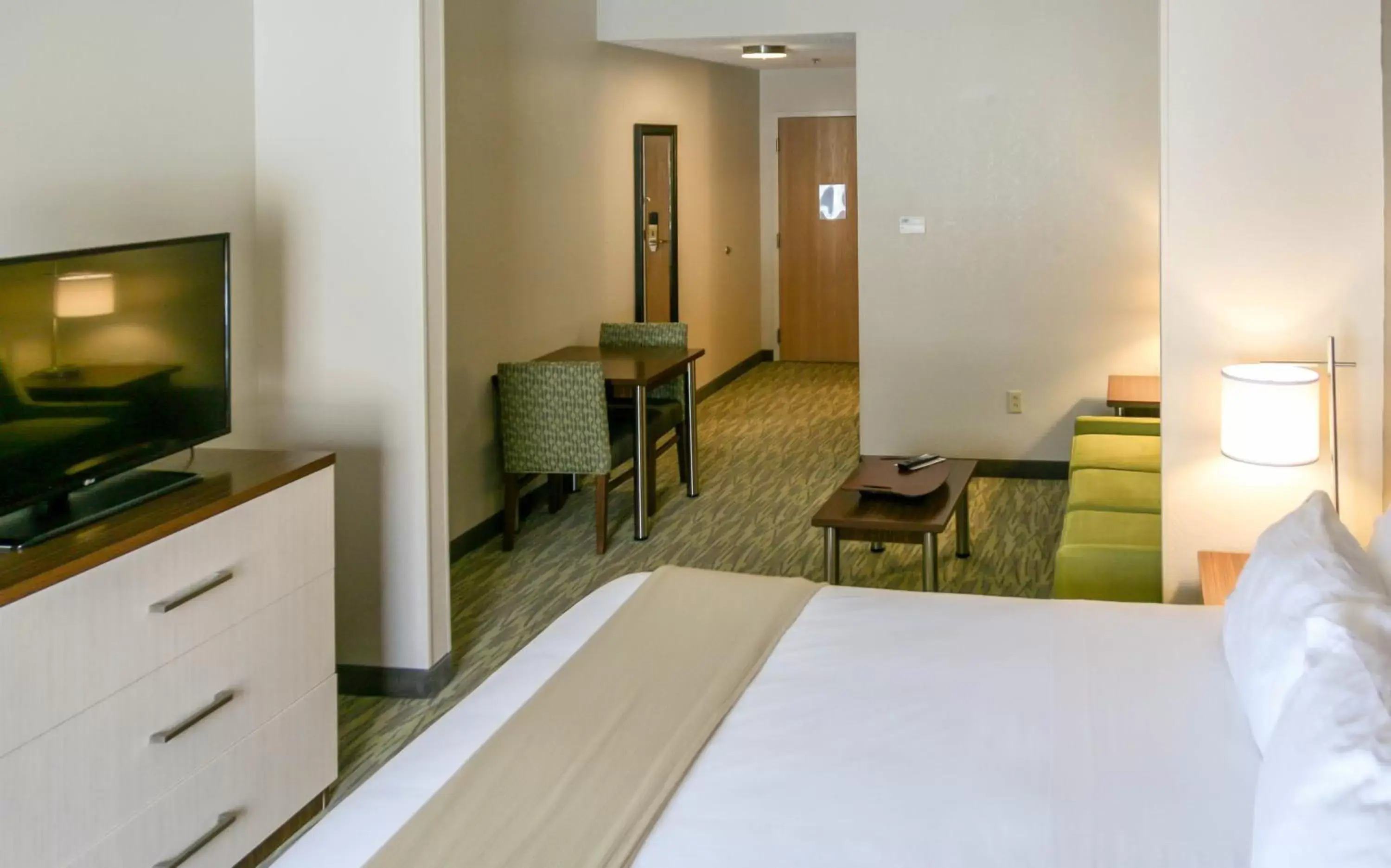 Bedroom, Bed in Holiday Inn Express Vicksburg, an IHG Hotel