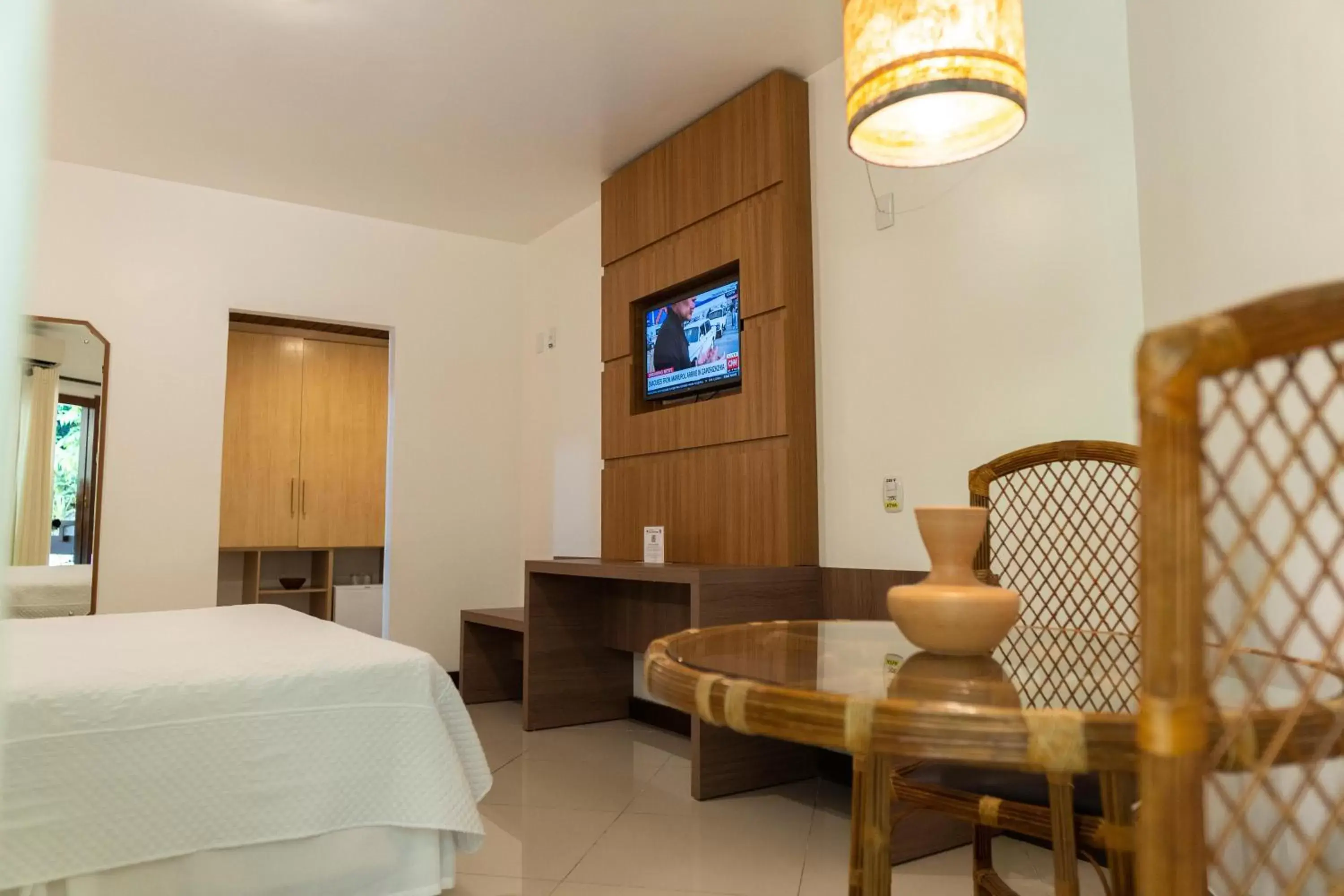 Bedroom, TV/Entertainment Center in Best Western Shalimar Praia Hotel