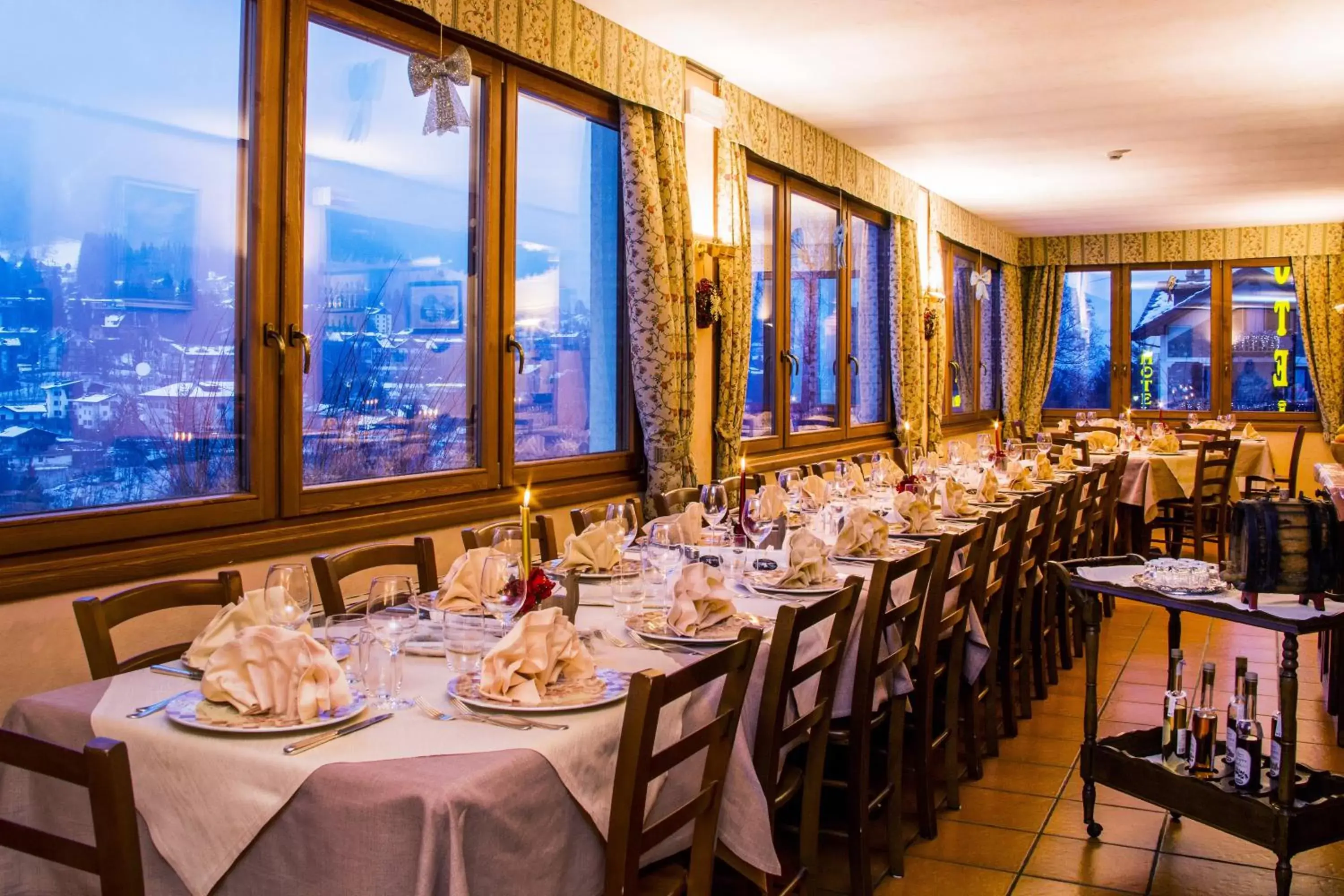 Food and drinks, Restaurant/Places to Eat in Hotel Des Glaciers