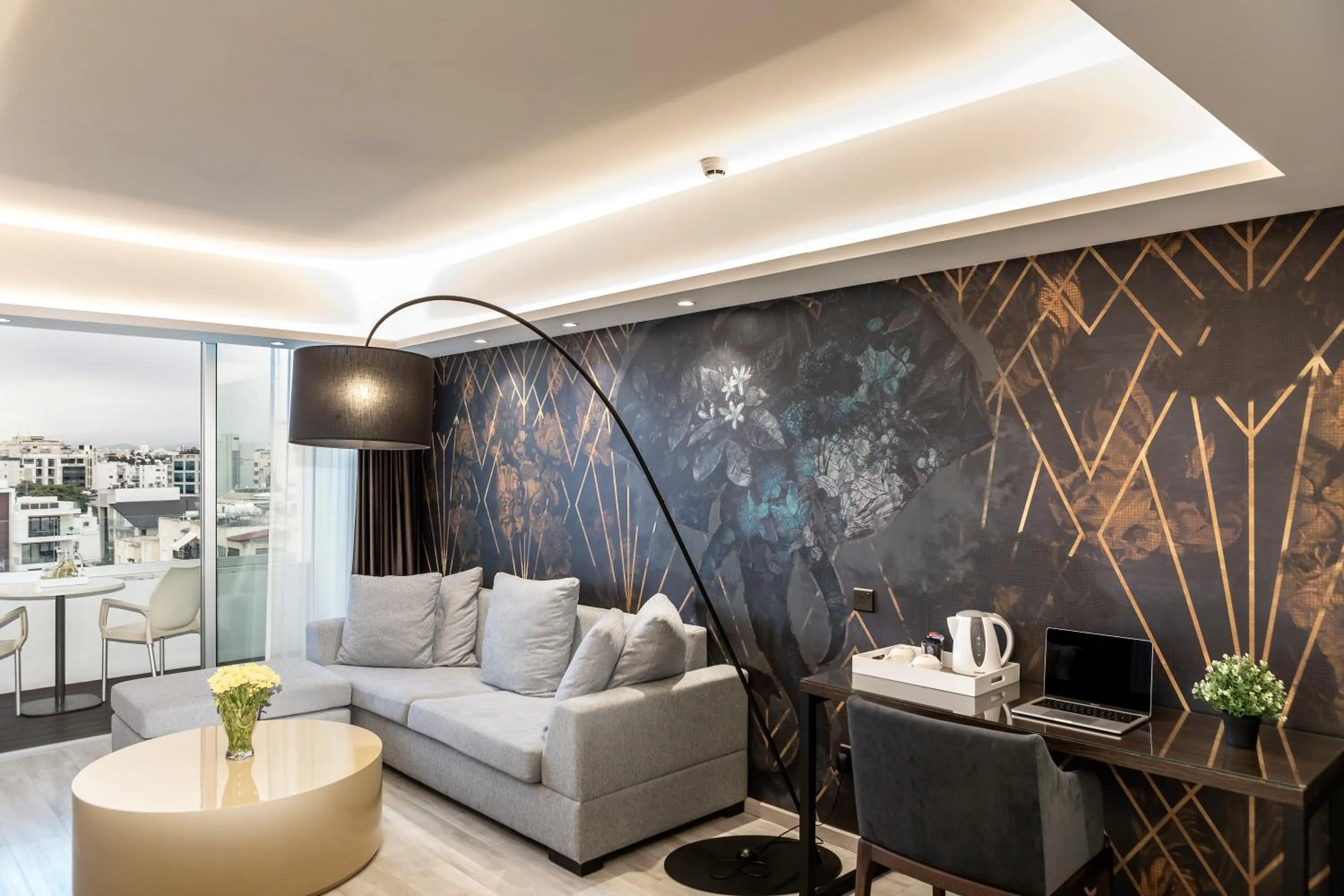 TV and multimedia in Almond Business Hotel