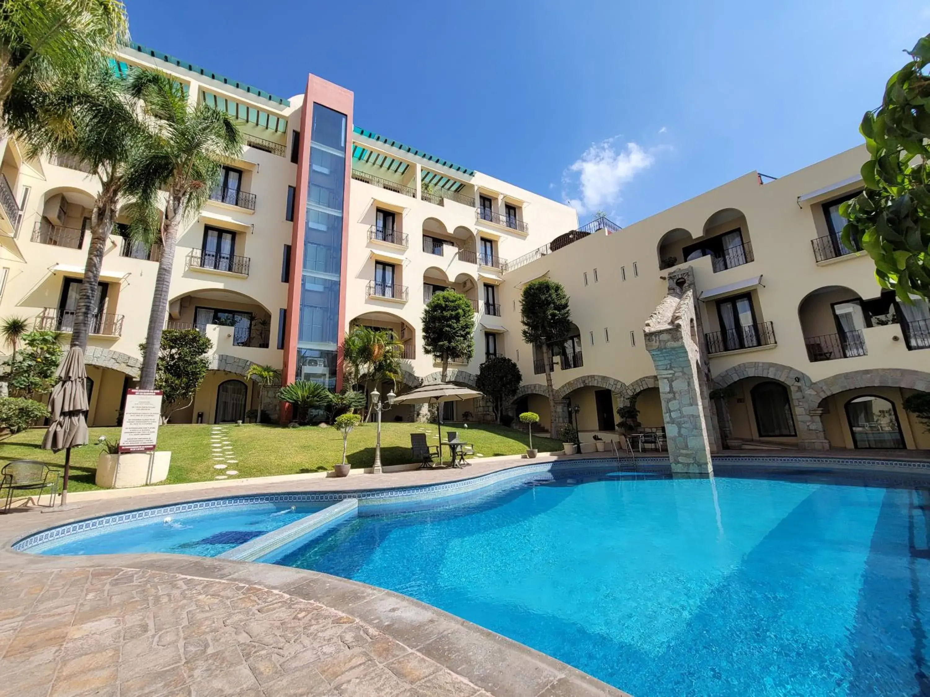 Swimming Pool in Hotel Quinta las Alondras