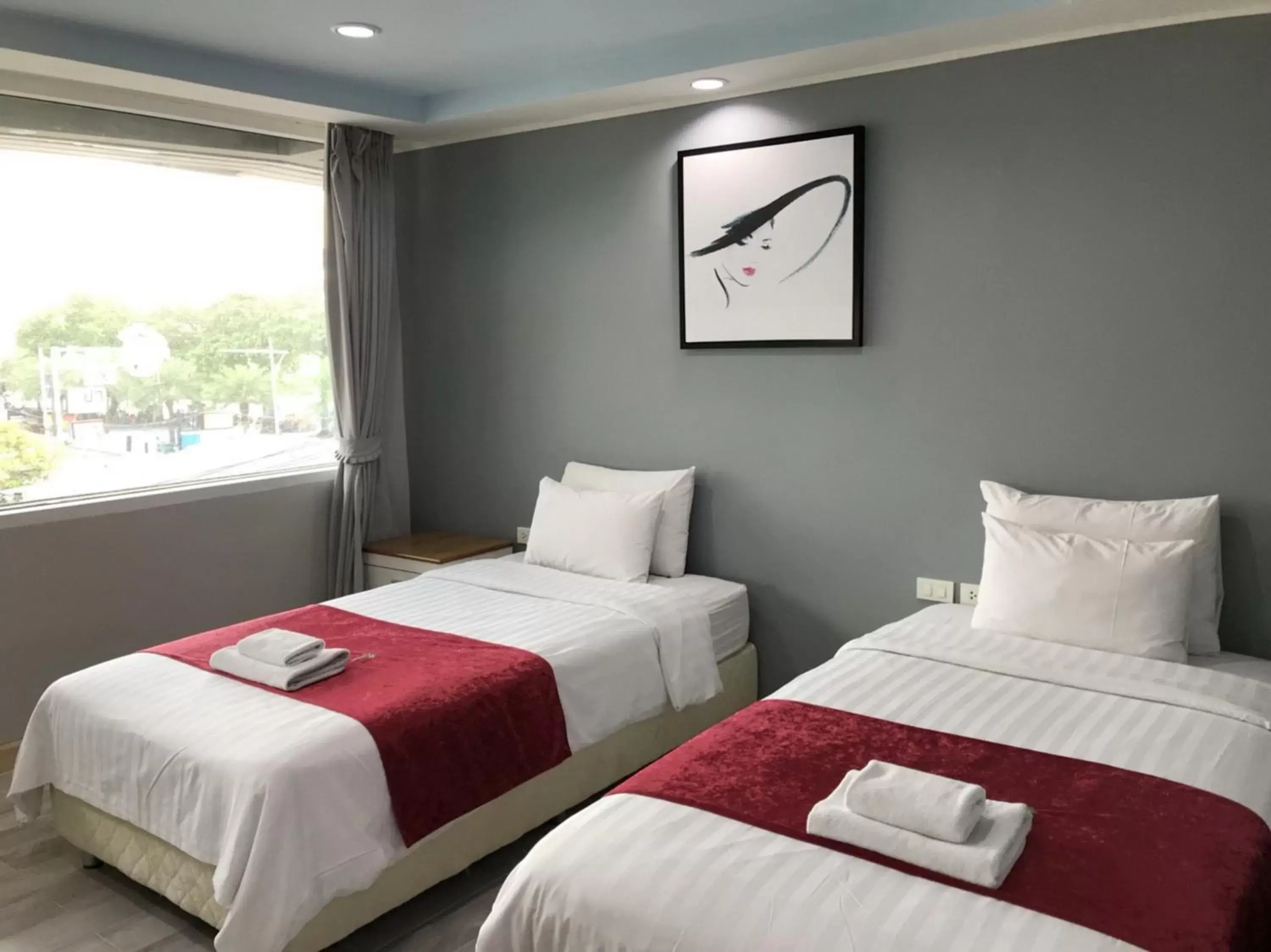 Bed in The Beach Front Resort, Pattaya Bed in The Beach Front Resort, Pattaya